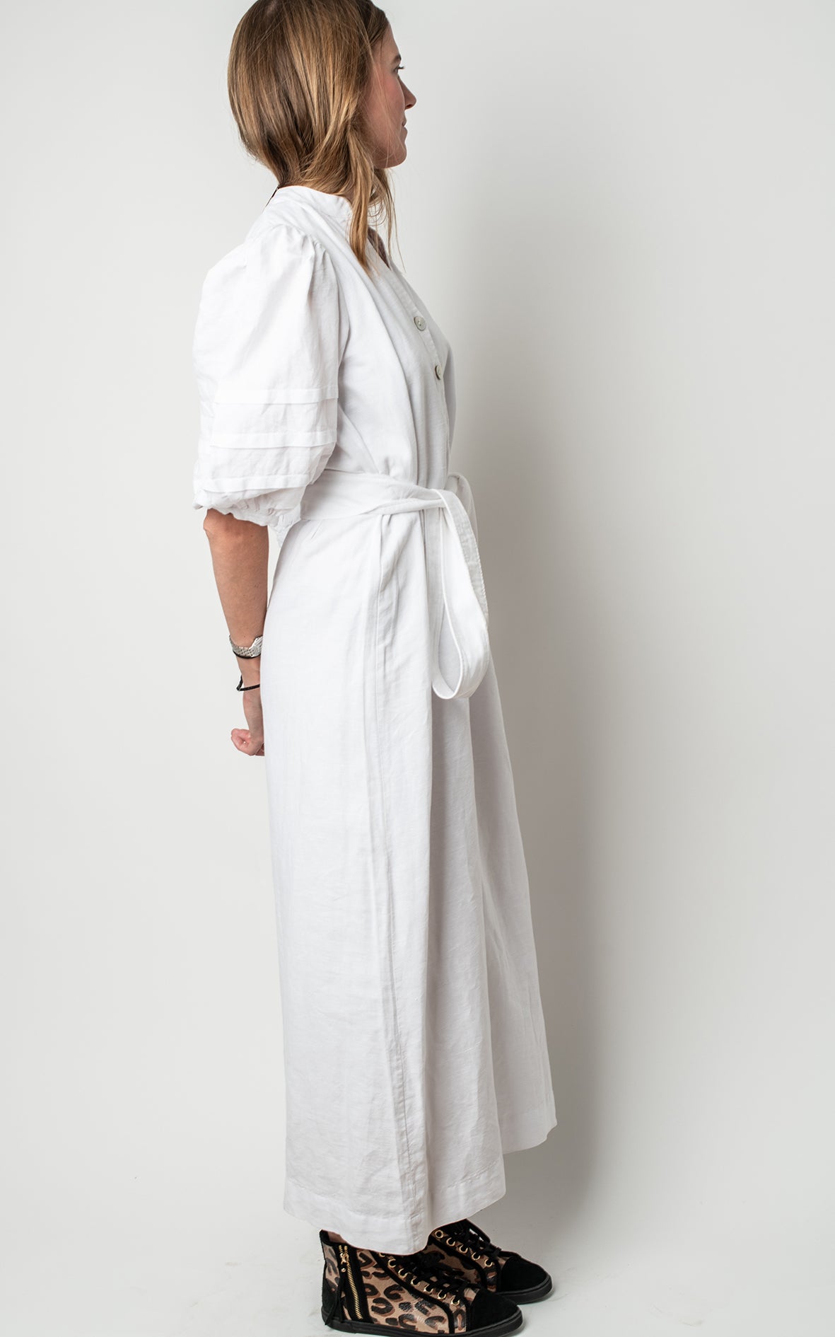 Vestido blanco con cinturón