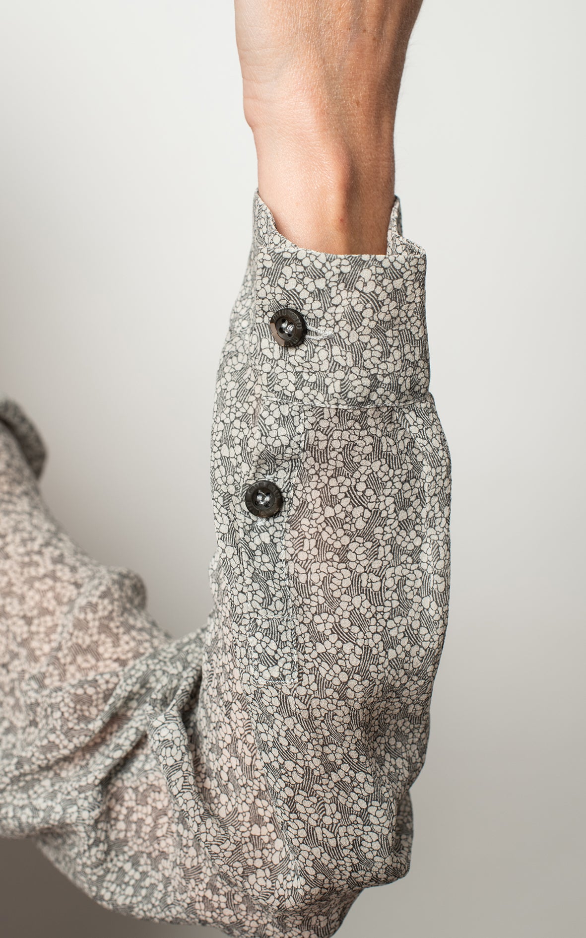 Blusa seda gris