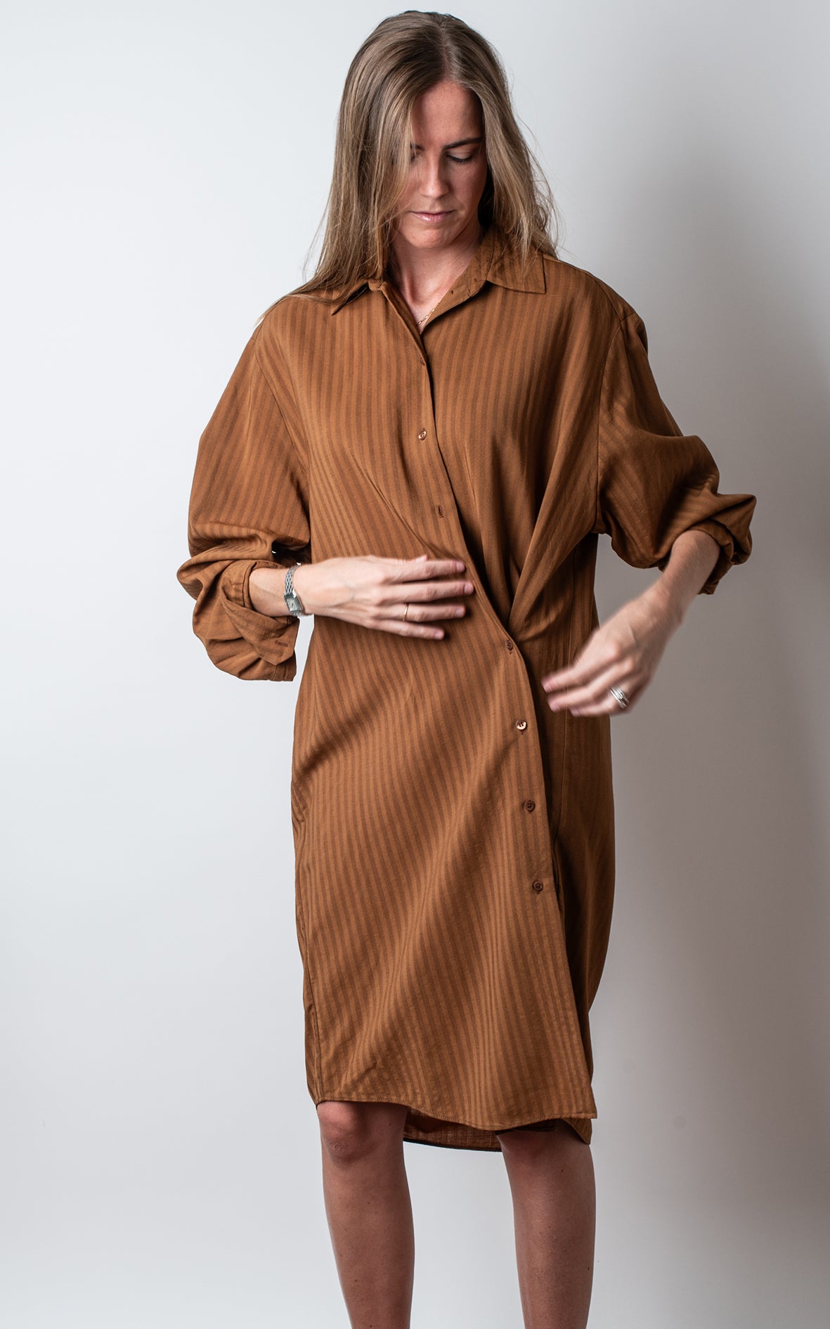 Vestido ocre botones diagonales