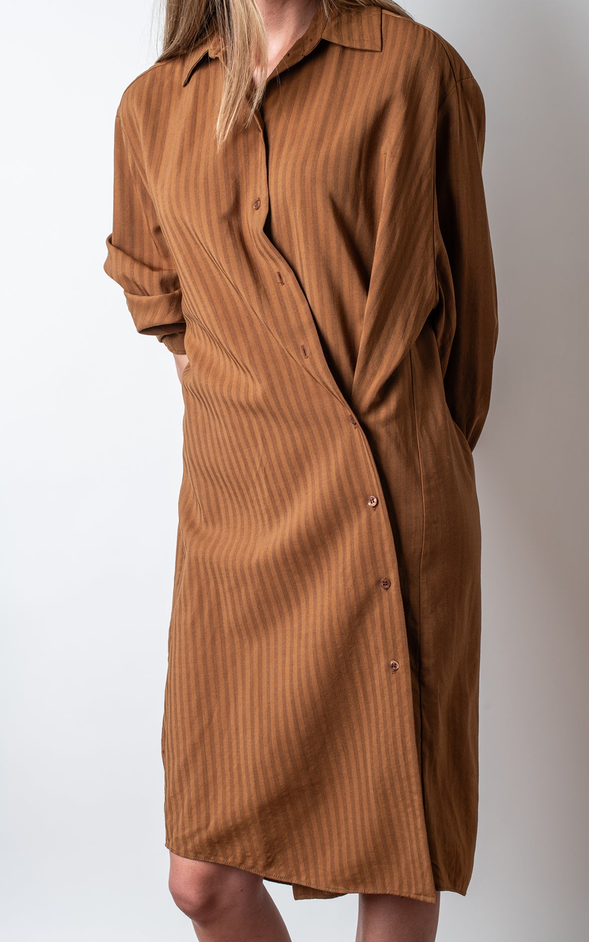 Vestido ocre botones diagonales