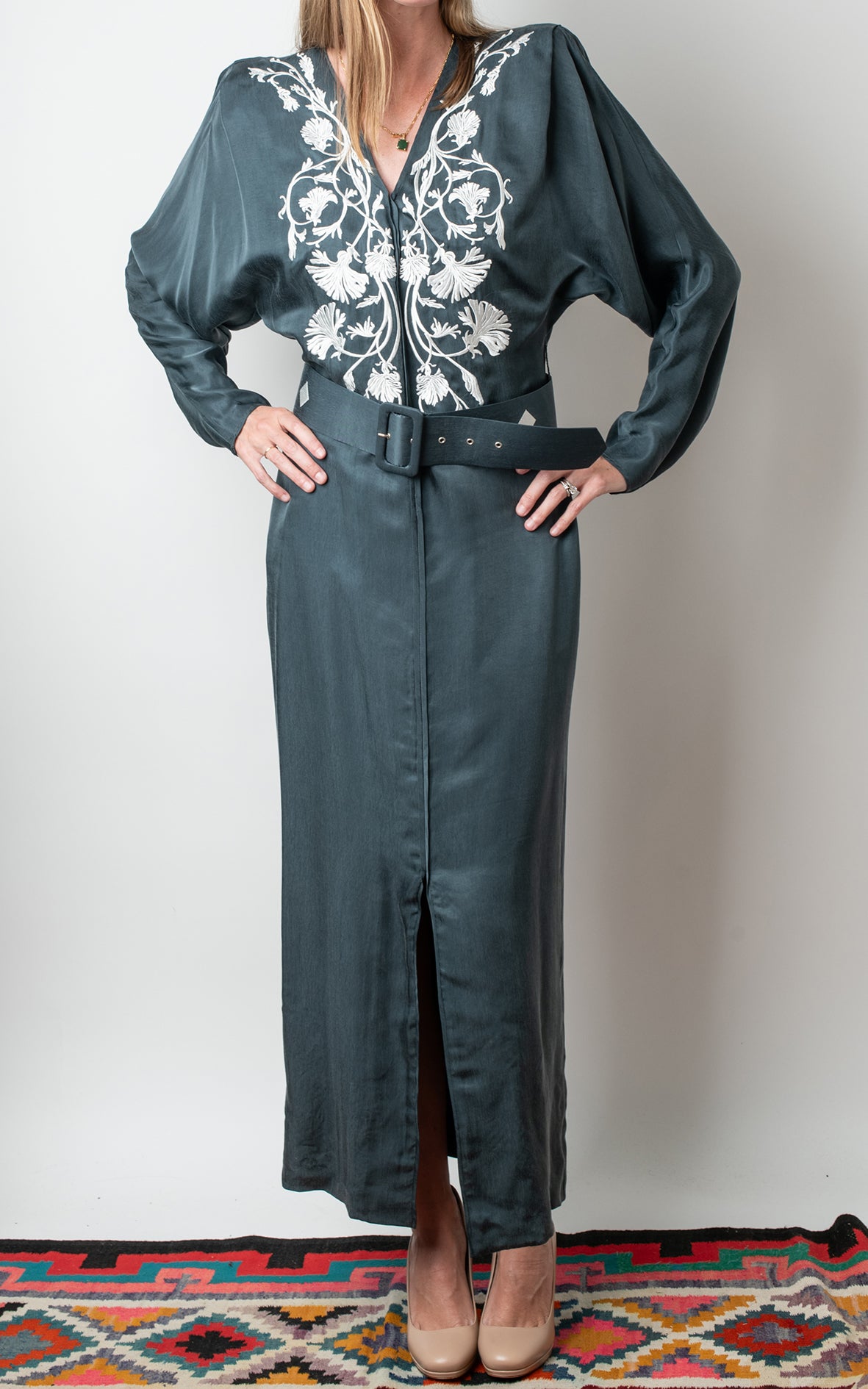 Vestido azul con bordados