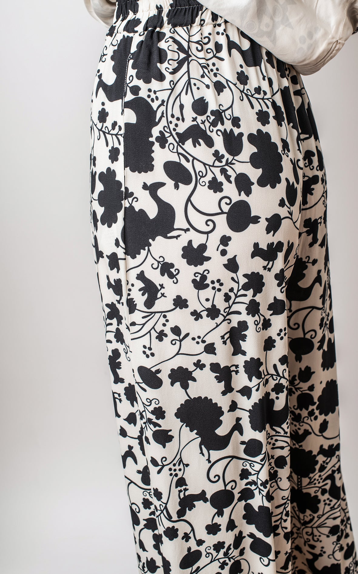 Pantalón blanco y negro
