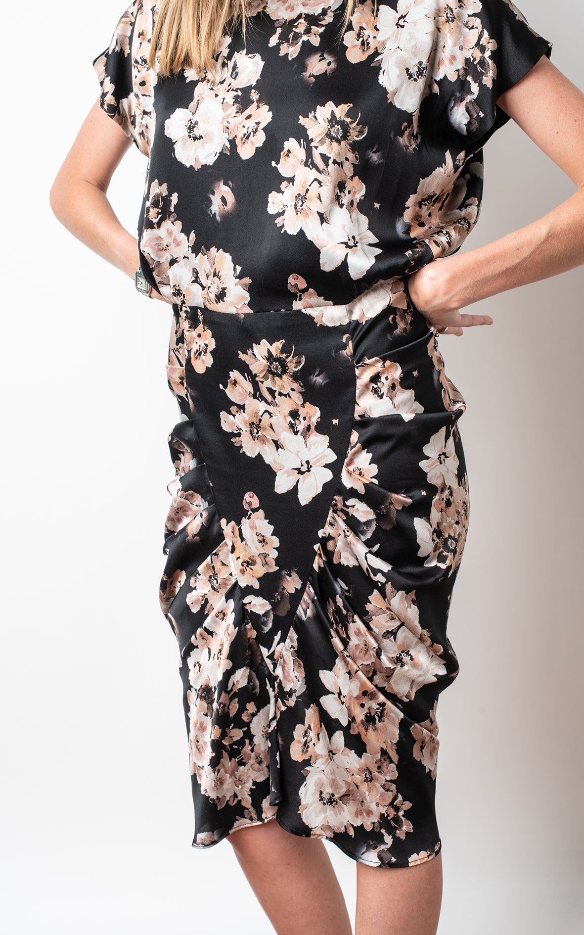 Vestido negro con flores