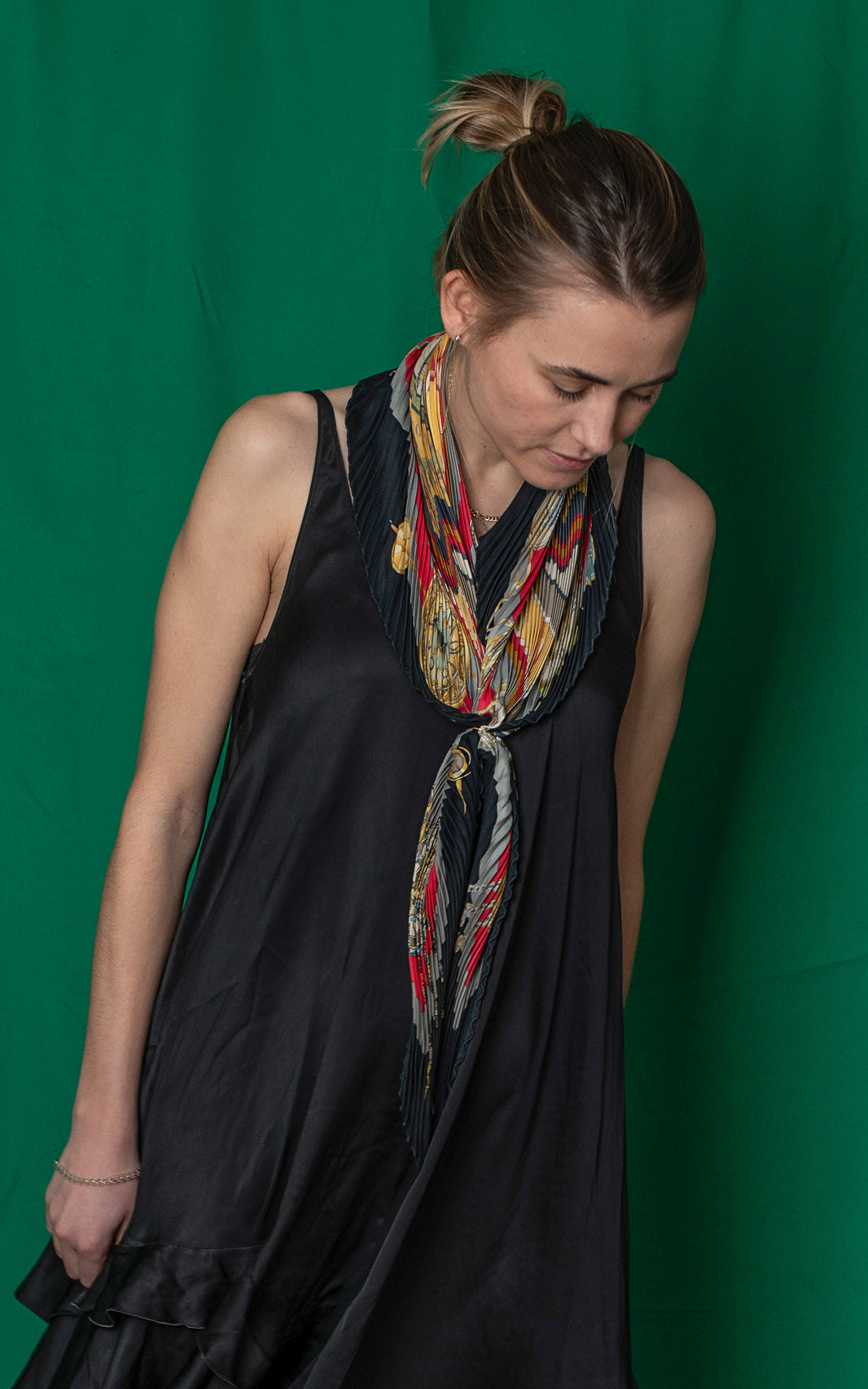 Vestido negro tirantes con vuelo