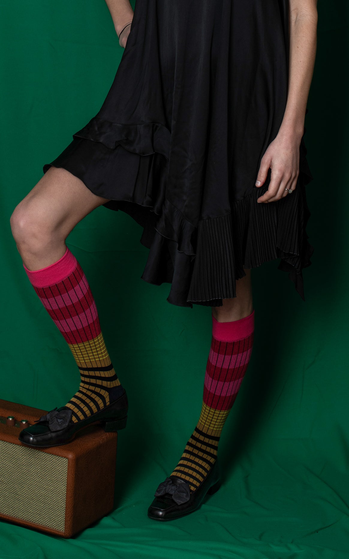 Vestido negro tirantes con vuelo