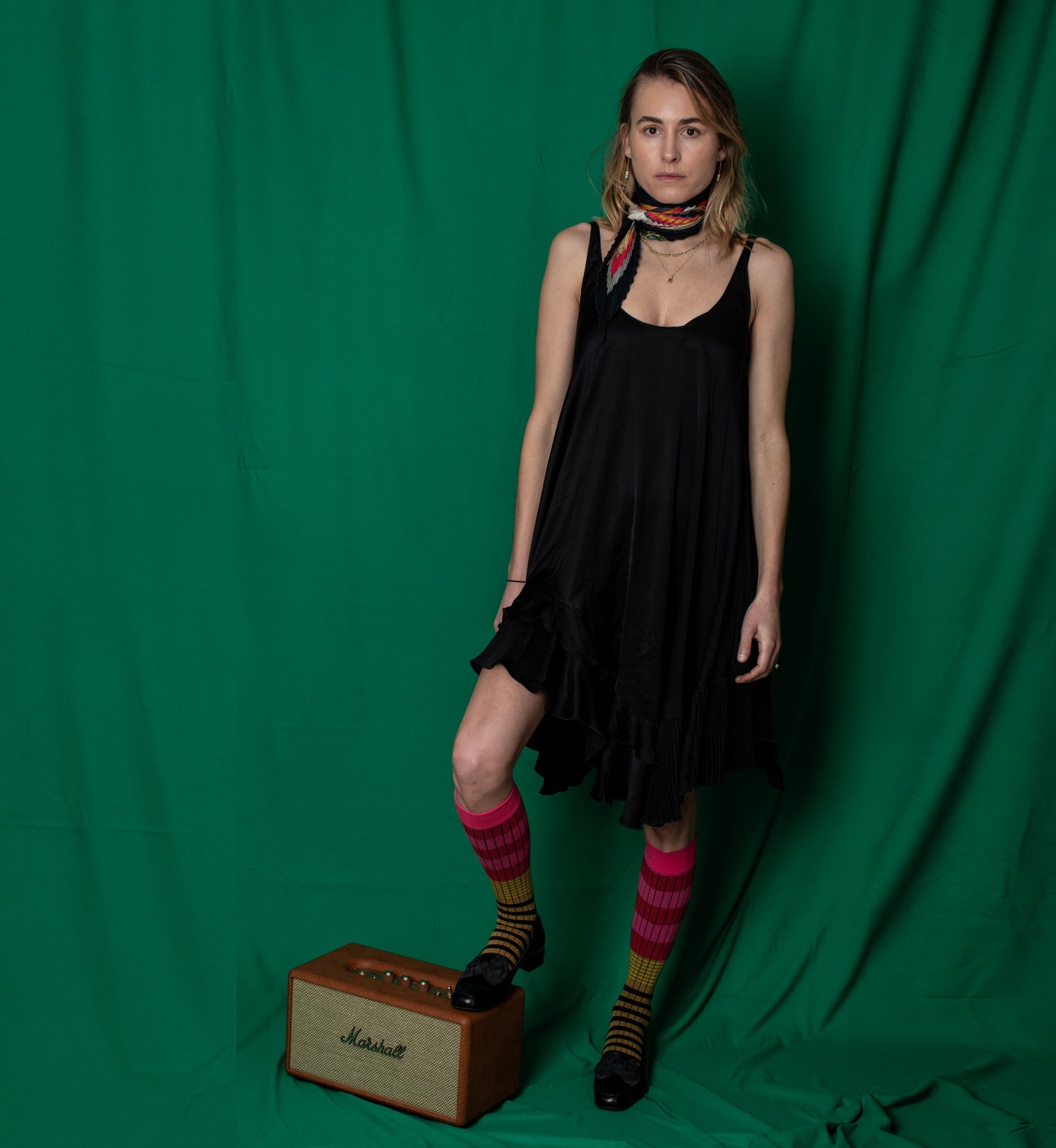 Vestido negro tirantes con vuelo