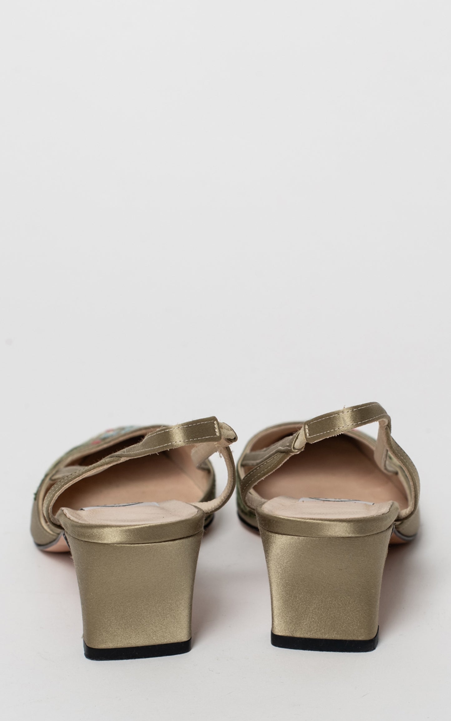 Zapatos bordados