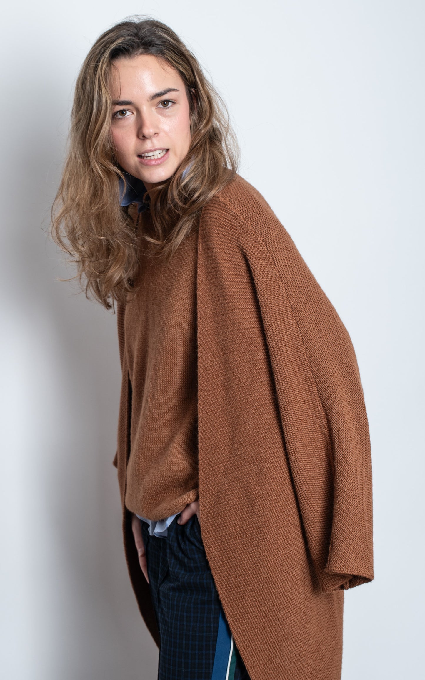 Jersey marrón con chaqueta de alpaca