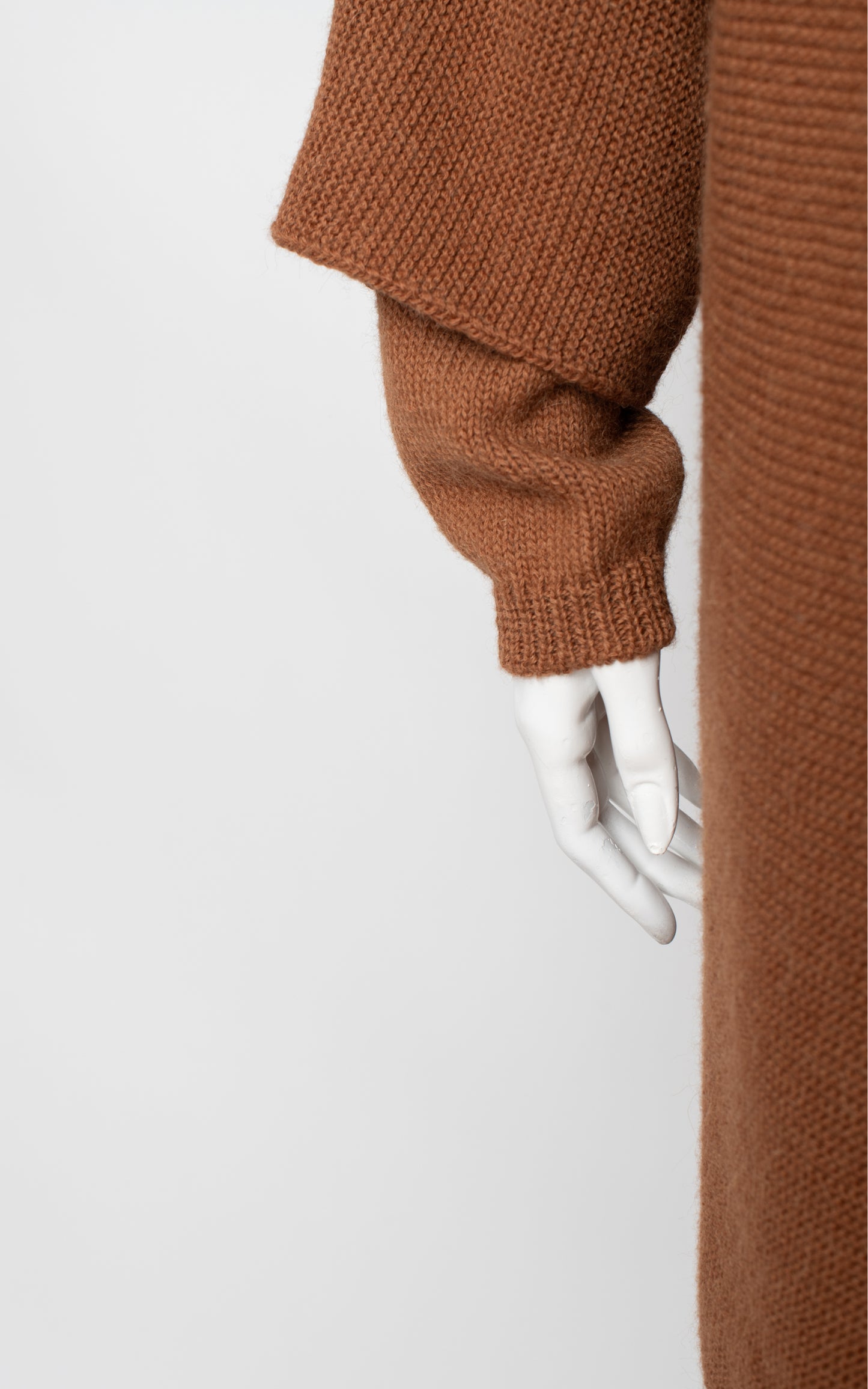 Jersey marrón con chaqueta de alpaca