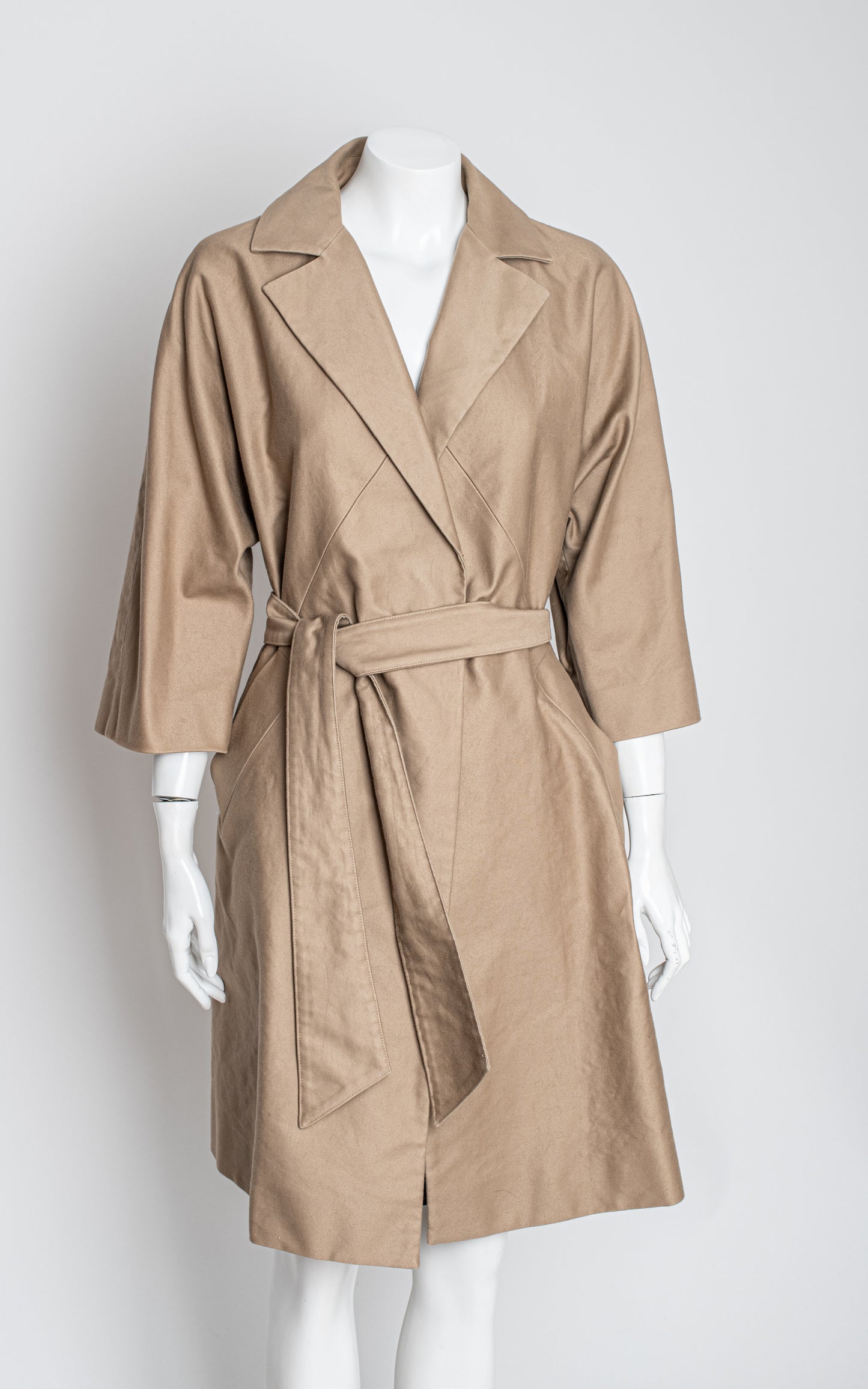 Gabardina/abrigo camel forro seda