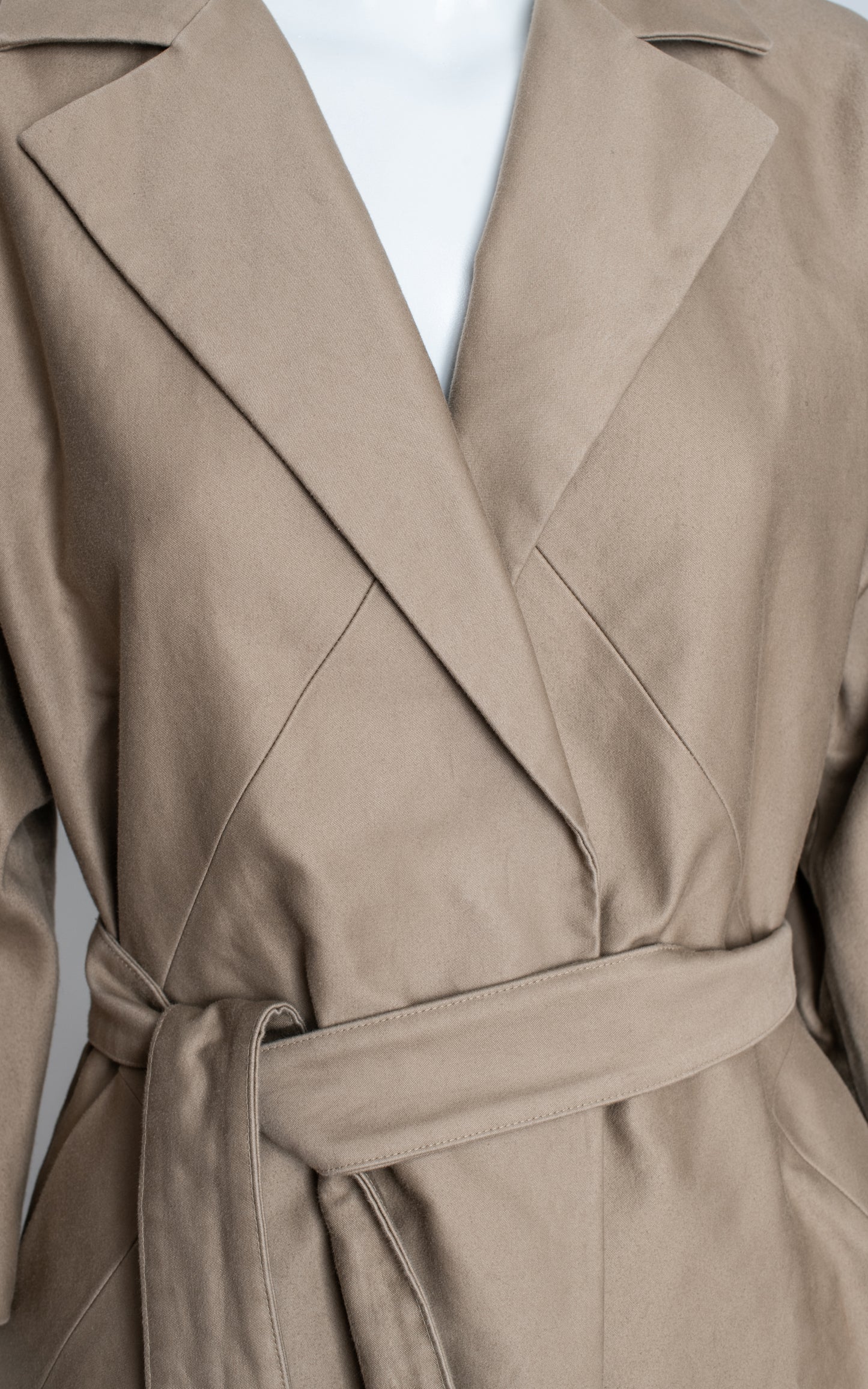 Gabardina/abrigo camel forro seda