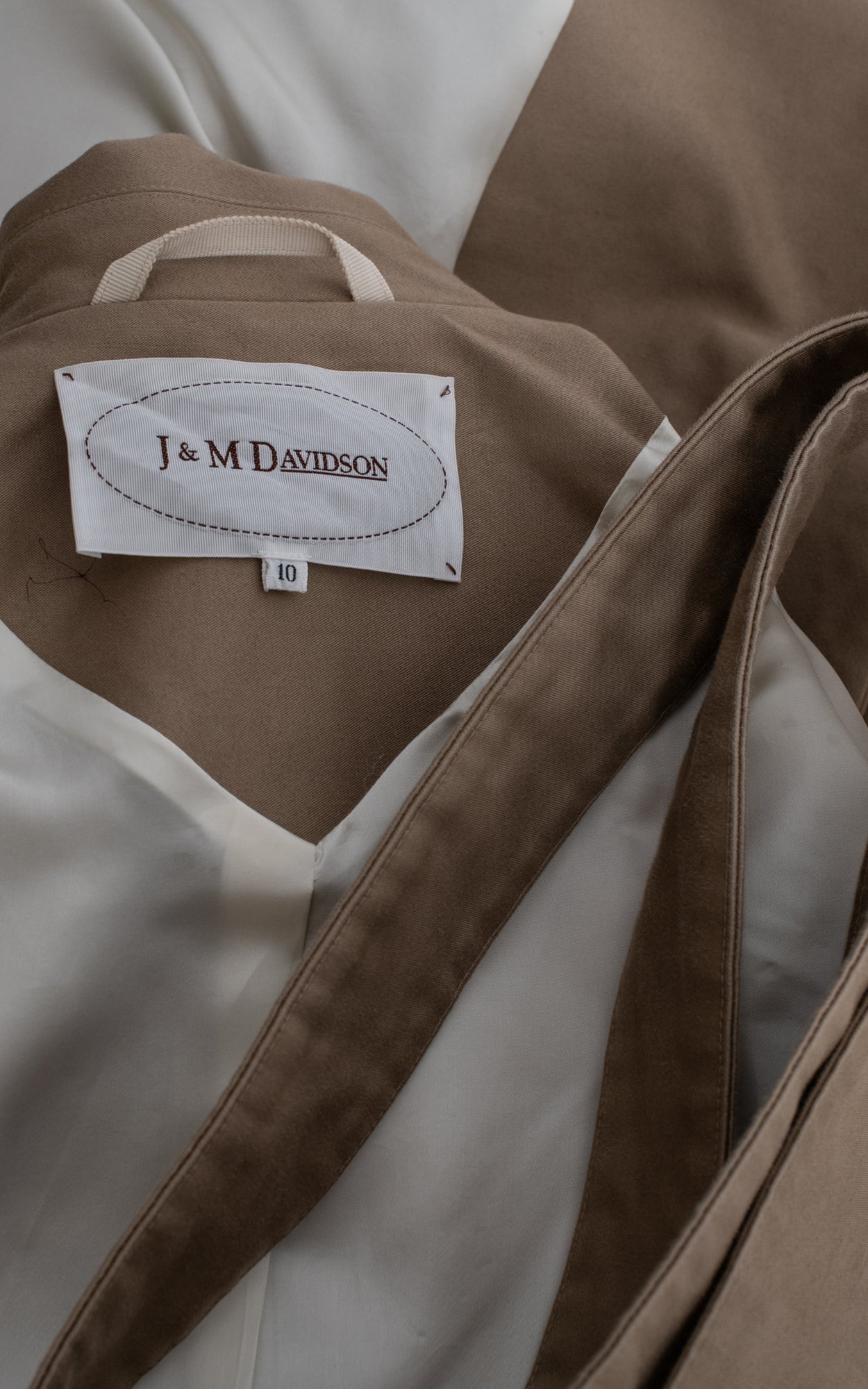 Gabardina/abrigo camel forro seda
