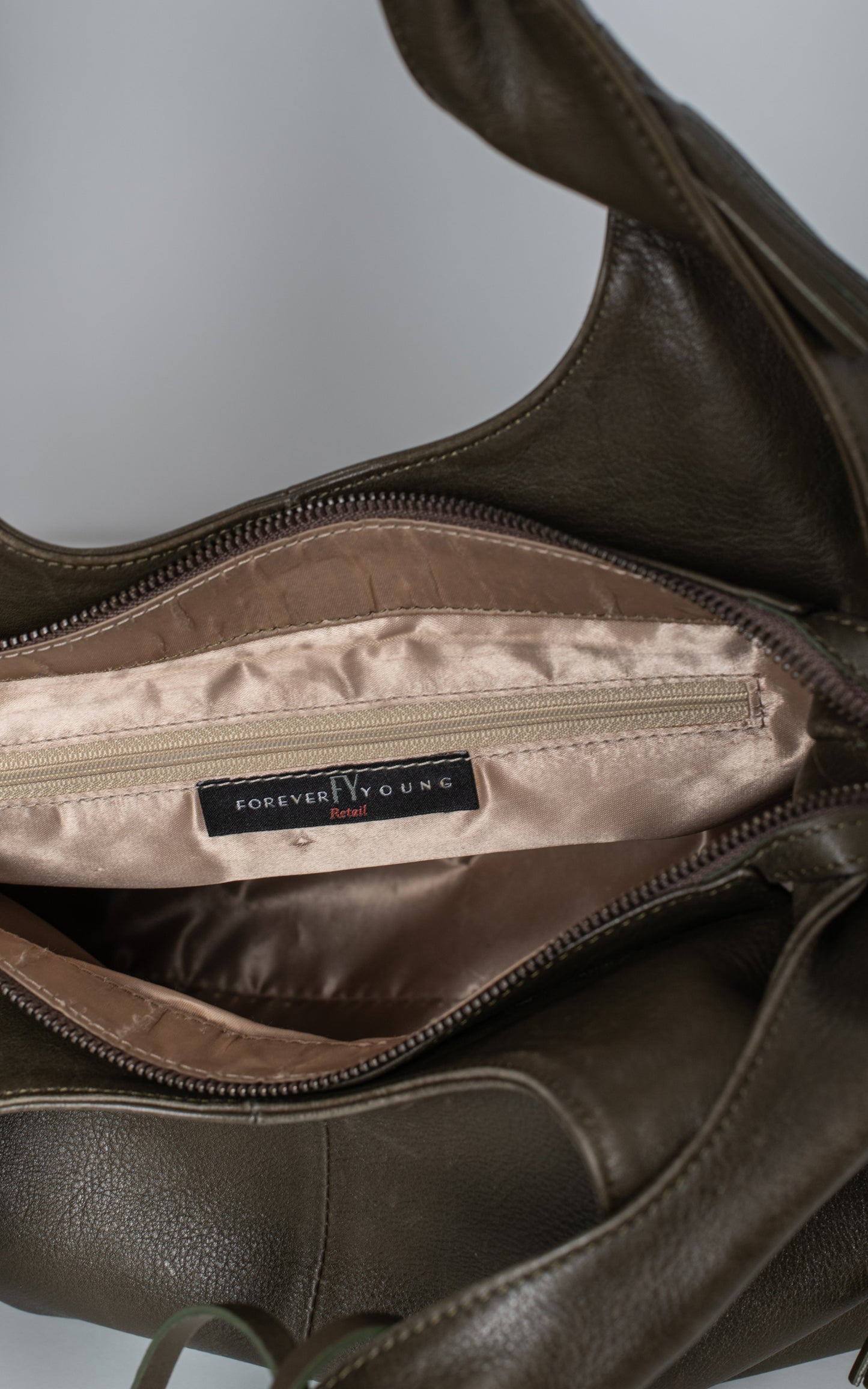 Bolso de piel verde caqui