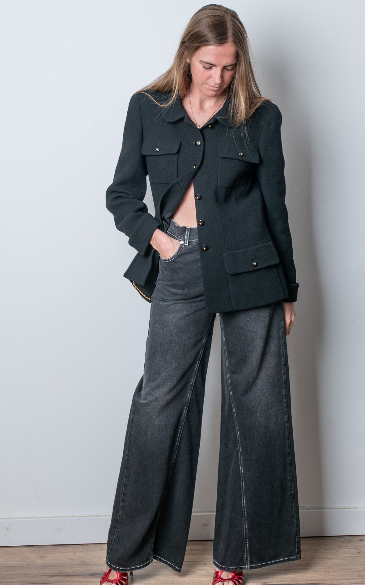 Traje de chaqueta negro con falda