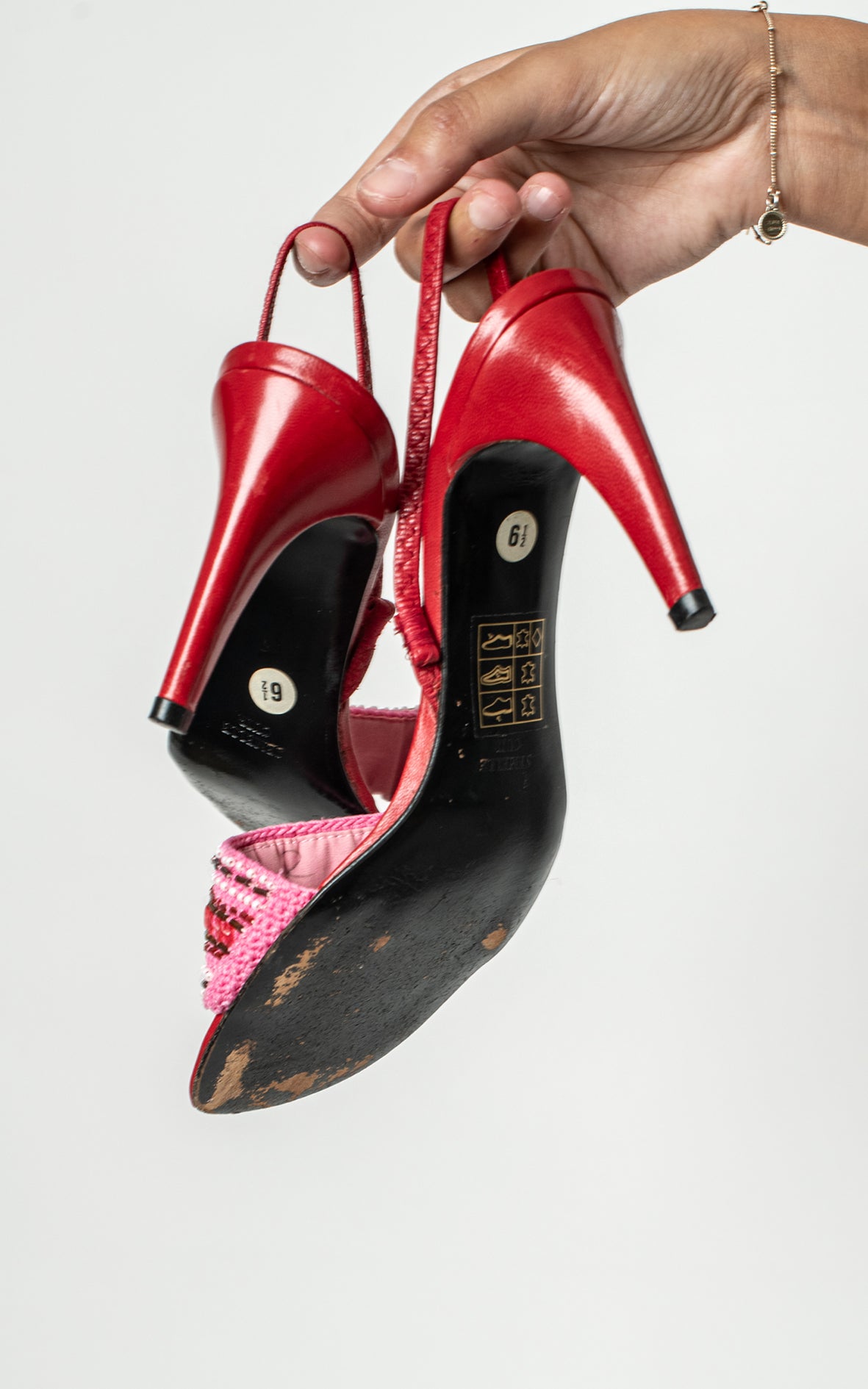 Sandalias rojas y rosas con pedreria