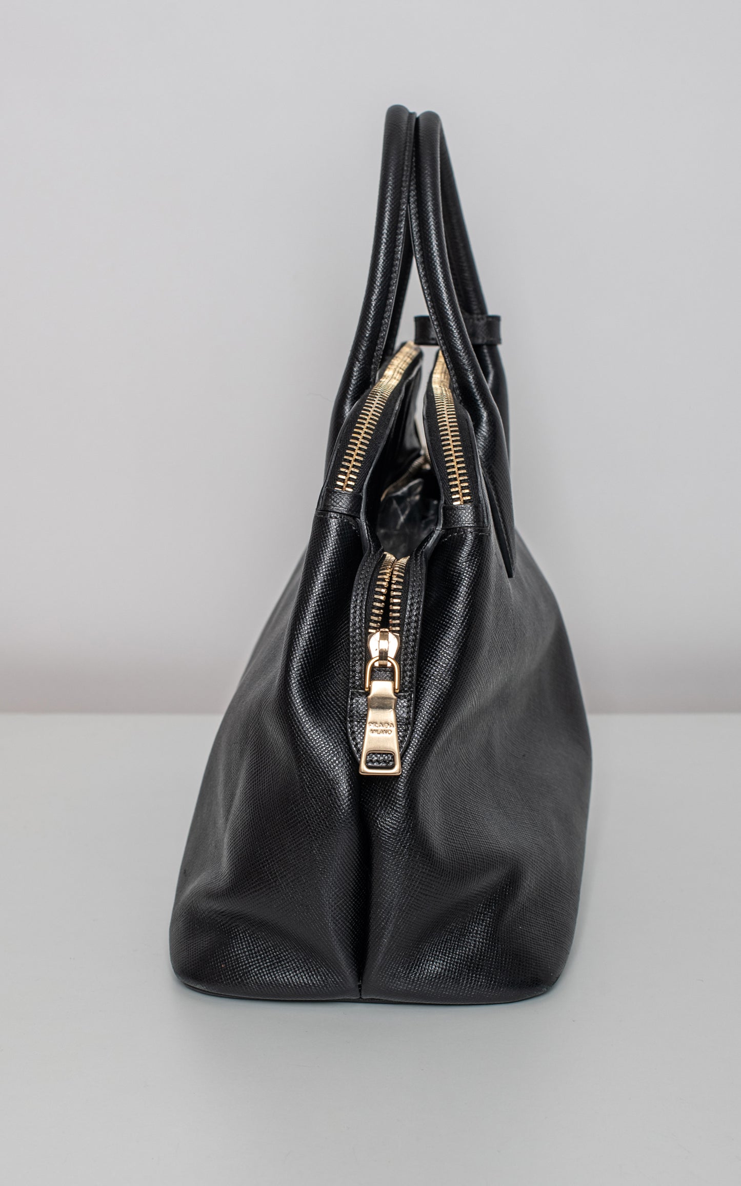 Bolso Saffiano negro 3 cremalleras