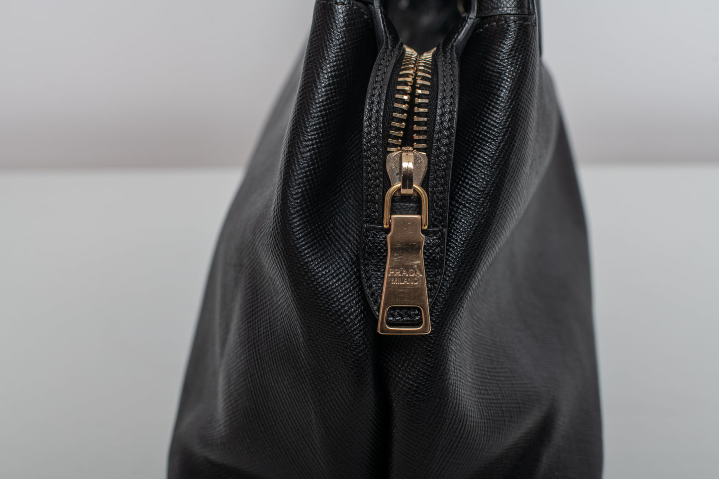 Bolso Saffiano negro 3 cremalleras