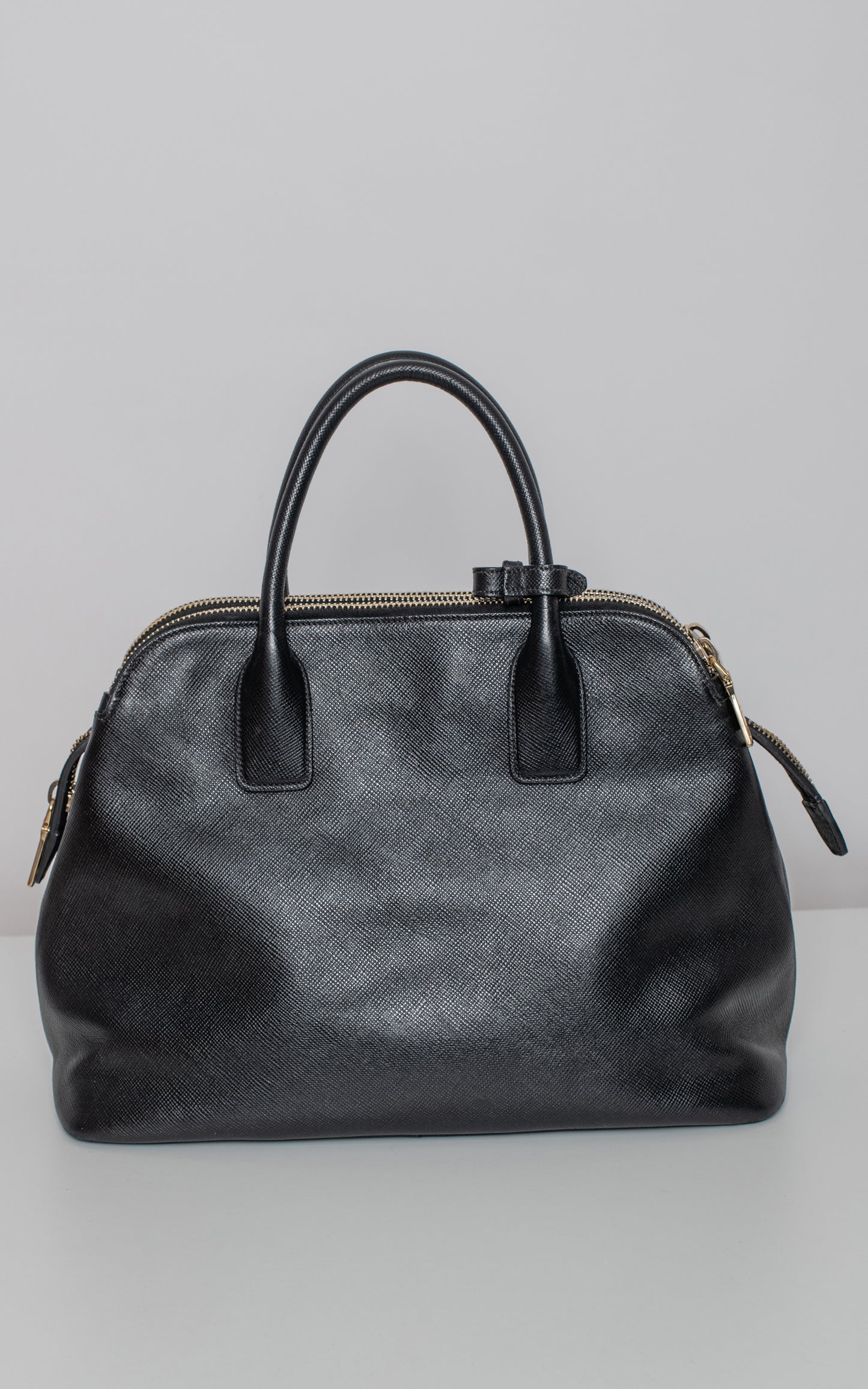 Bolso Saffiano negro 3 cremalleras