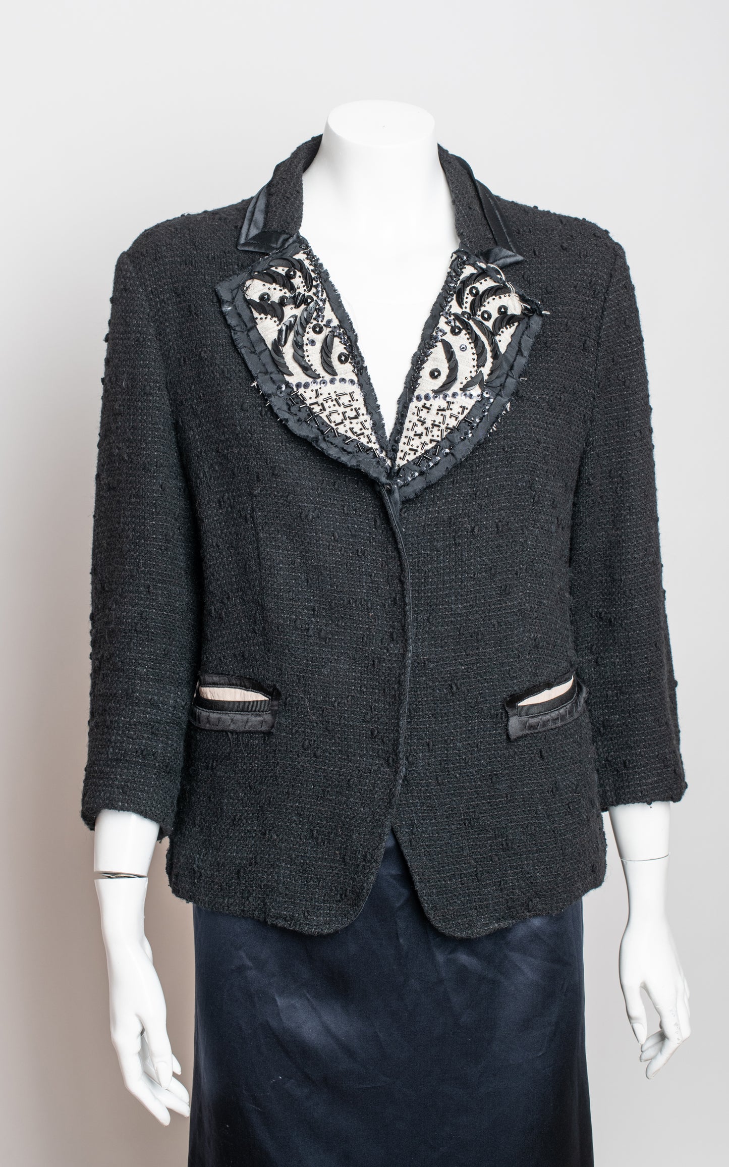 Chaqueta de lana pedreria solapa blanca