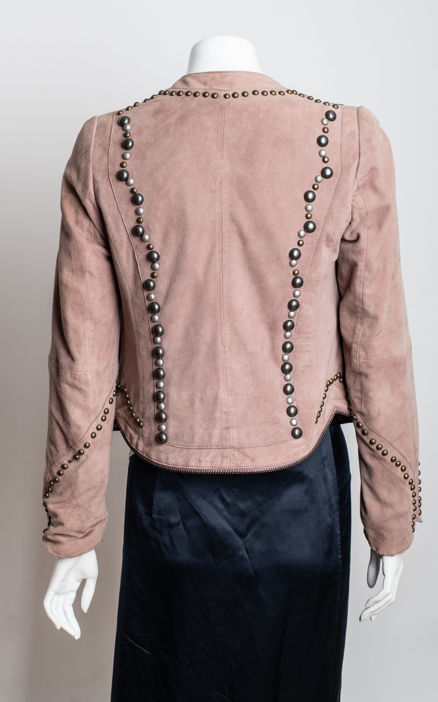 Chaqueta rosa clarita con tachuelas