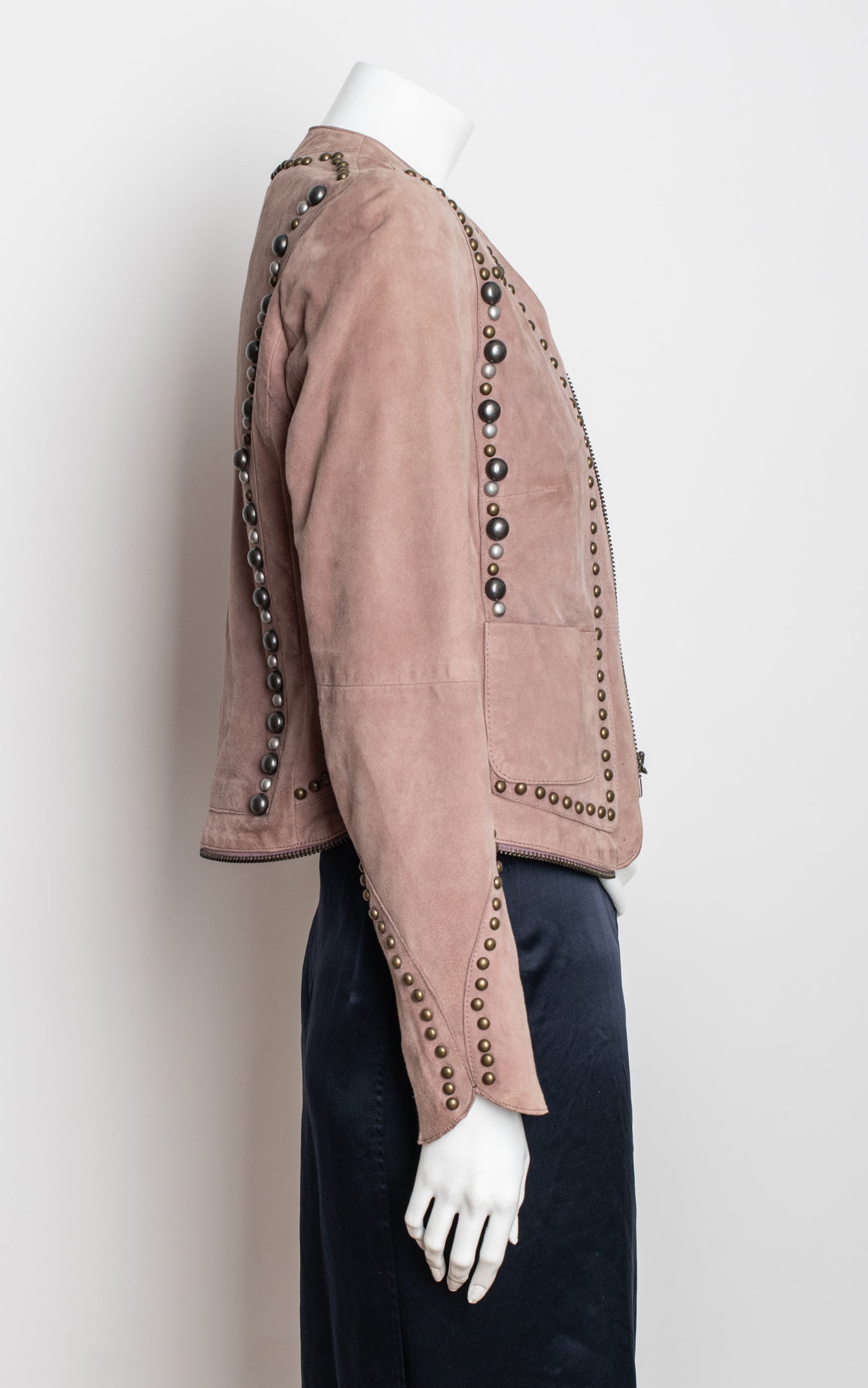 Chaqueta rosa clarita con tachuelas