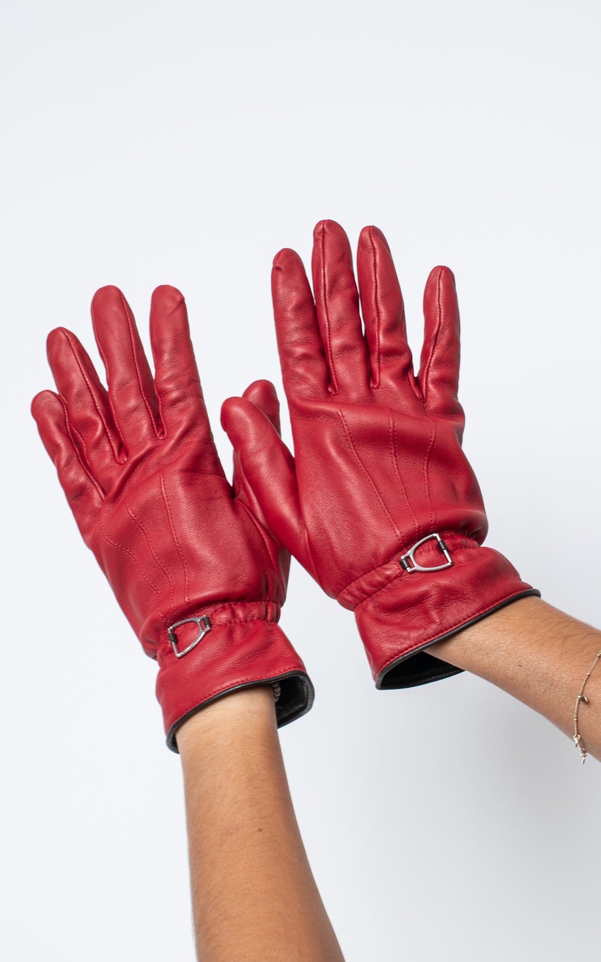 Guantes rojos de piel