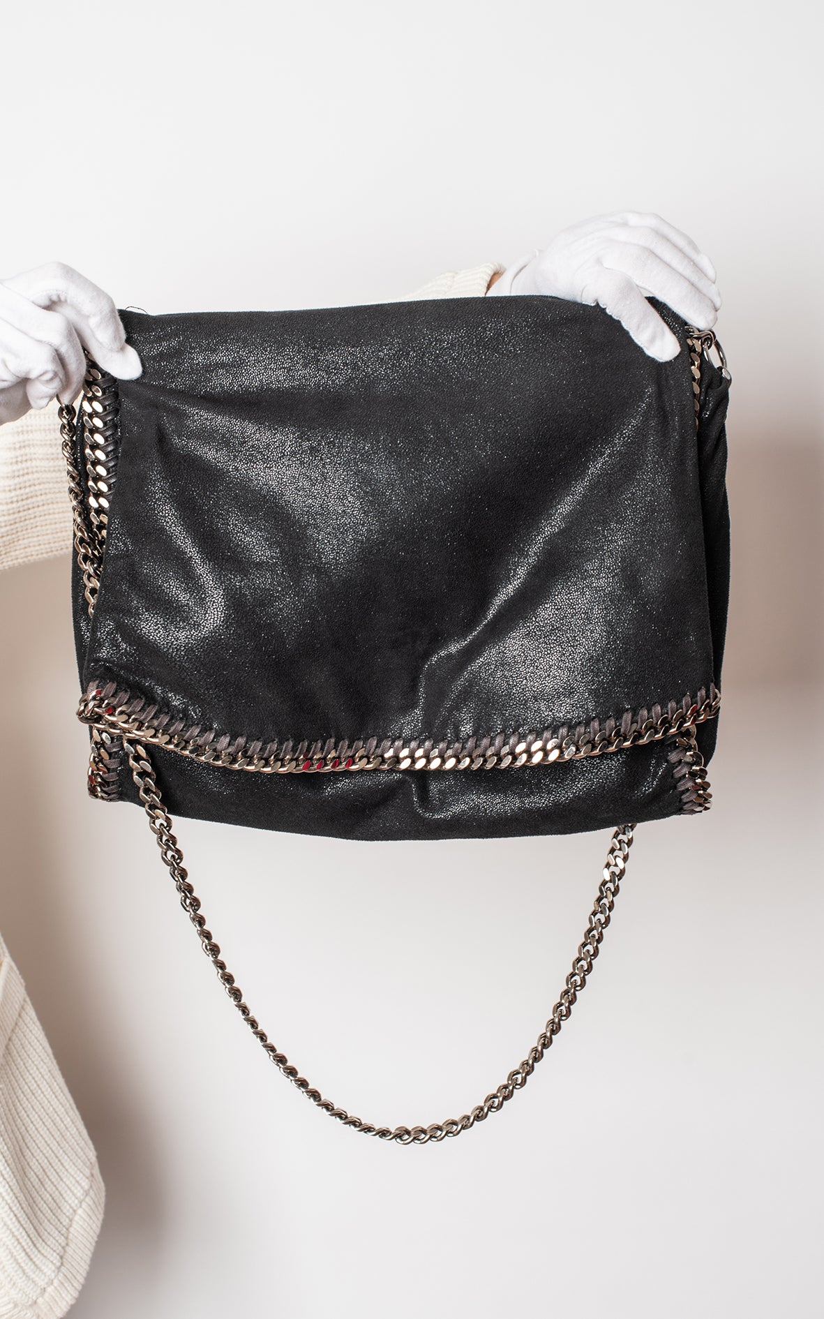 Bolso negro cadenas