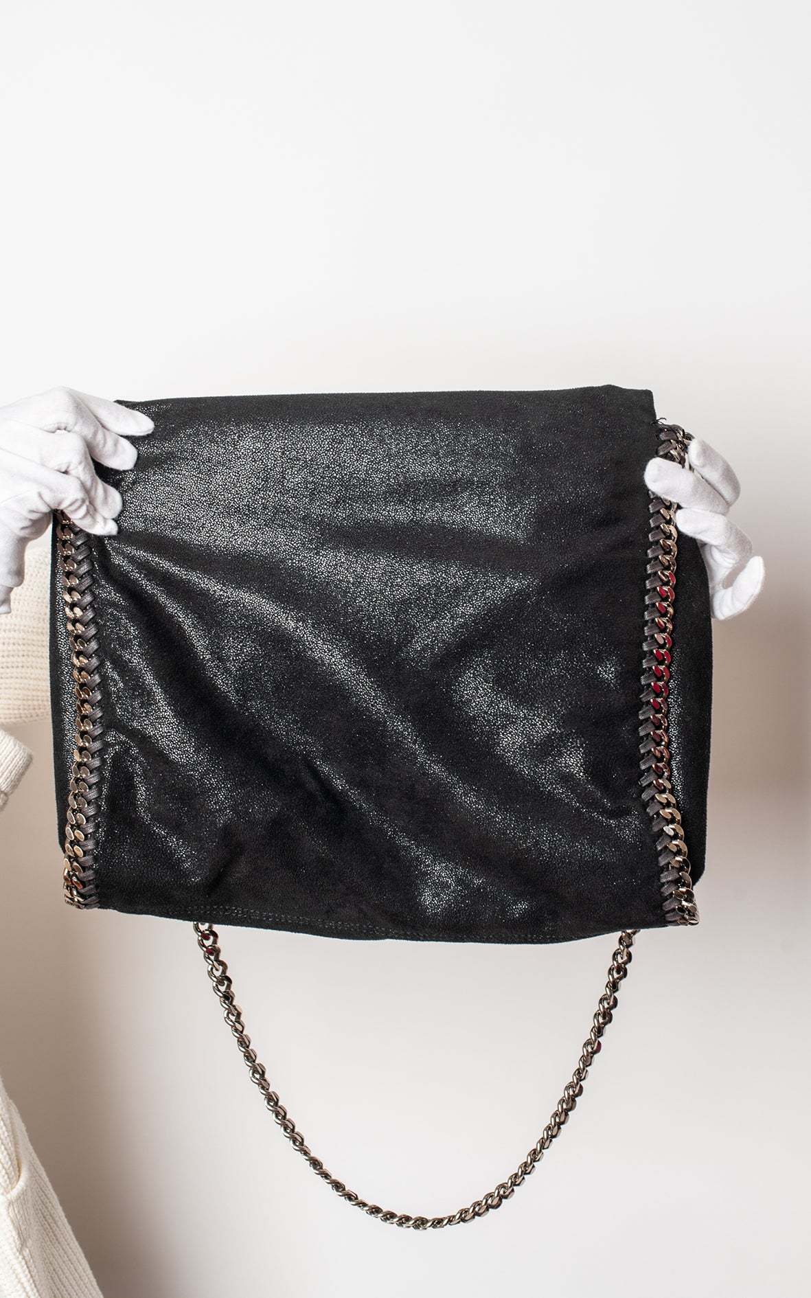 Bolso negro cadenas