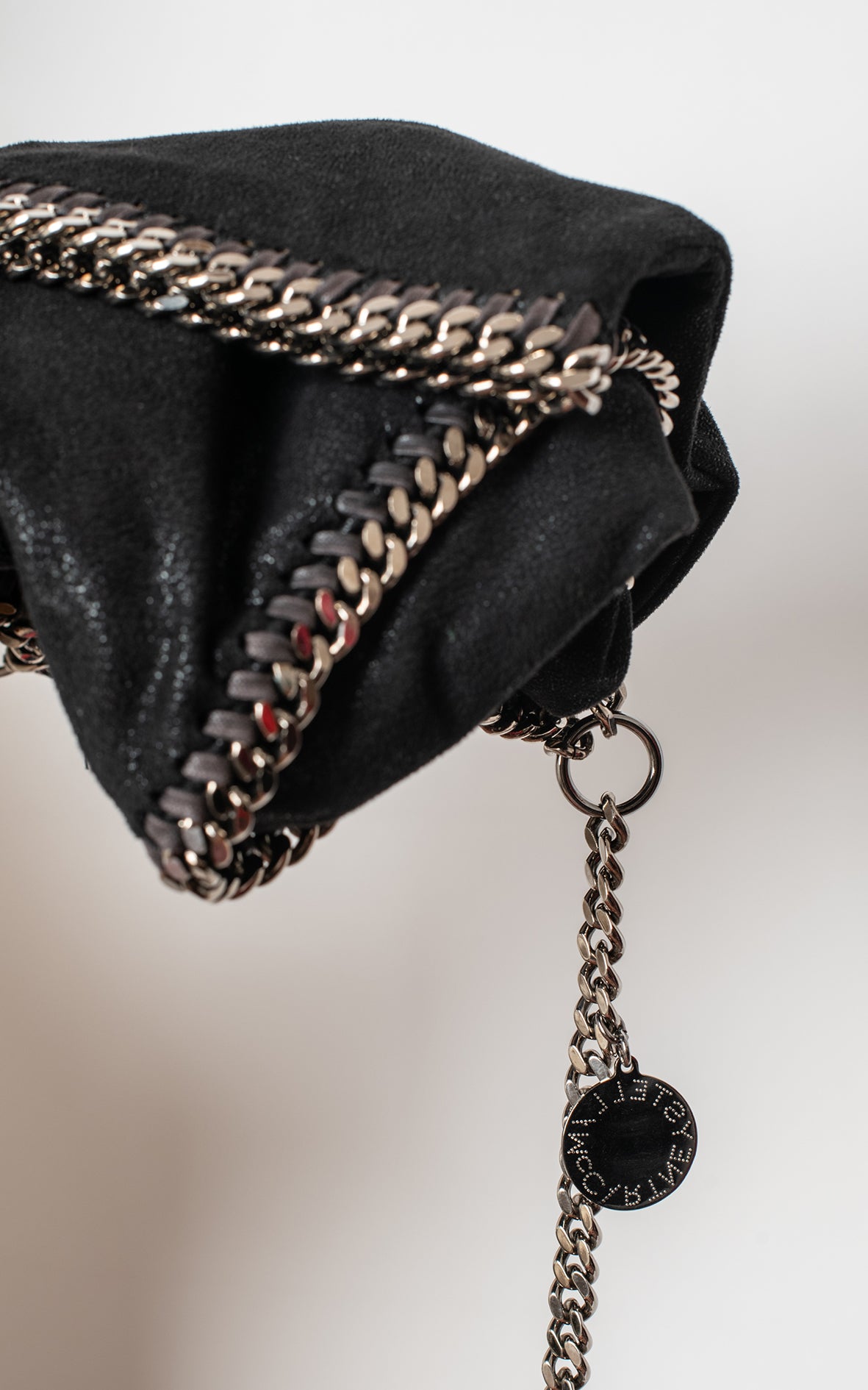Bolso negro cadenas