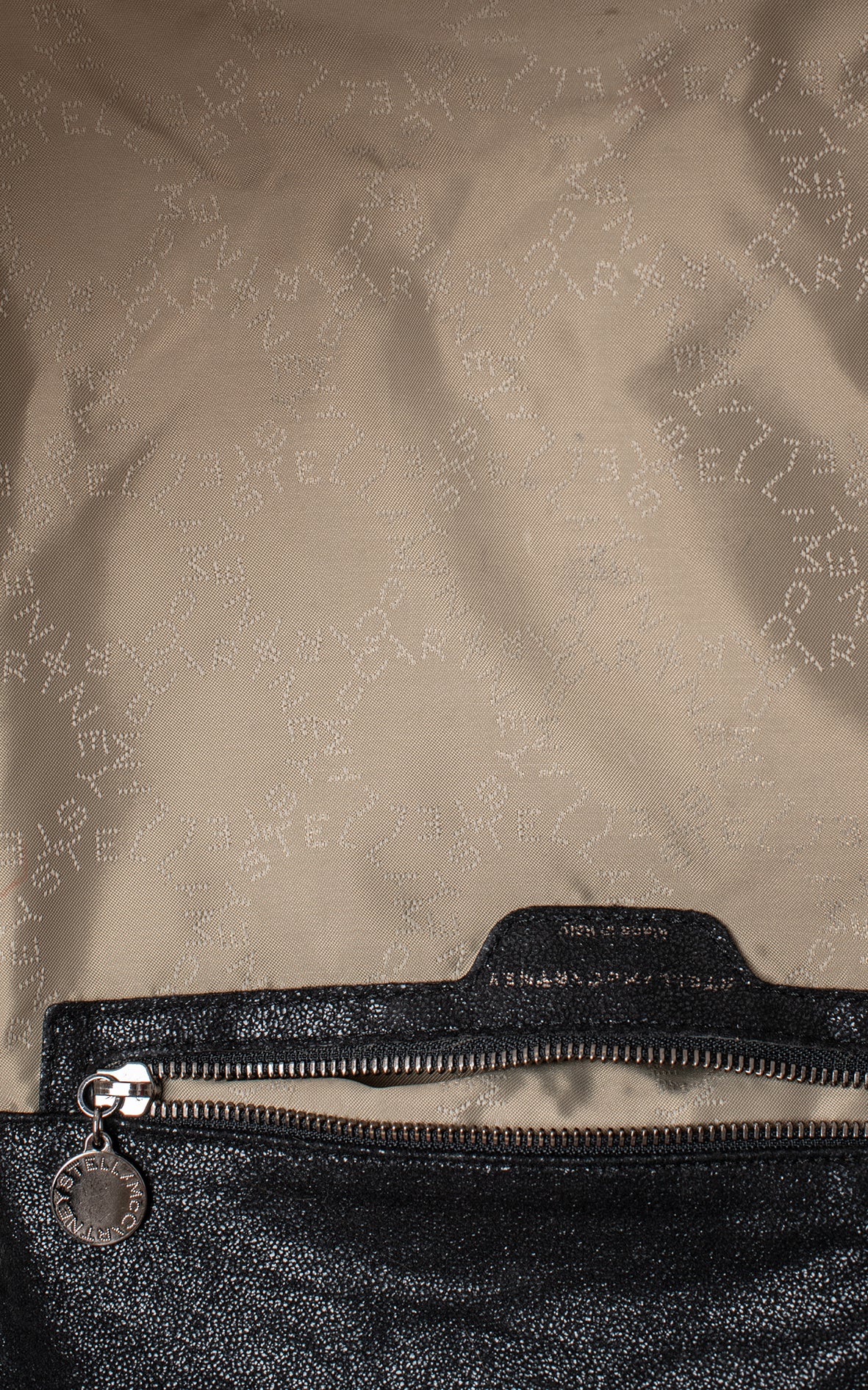 Bolso negro cadenas