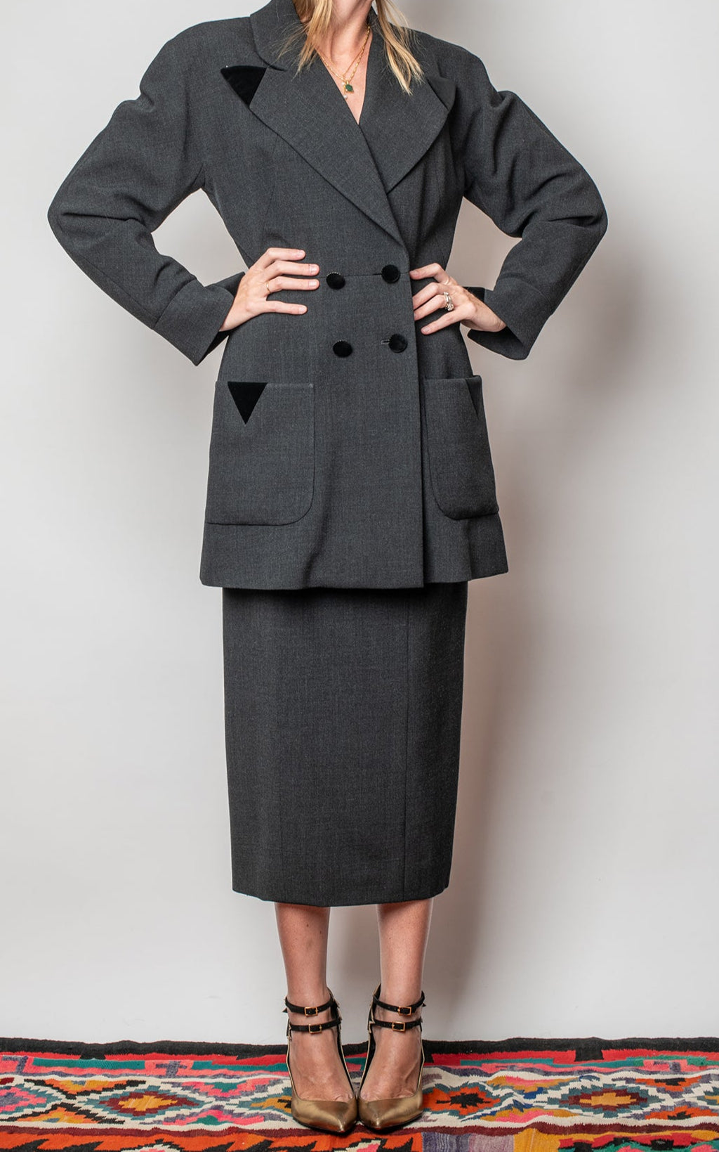 Traje de chaqueta y falda larga negro