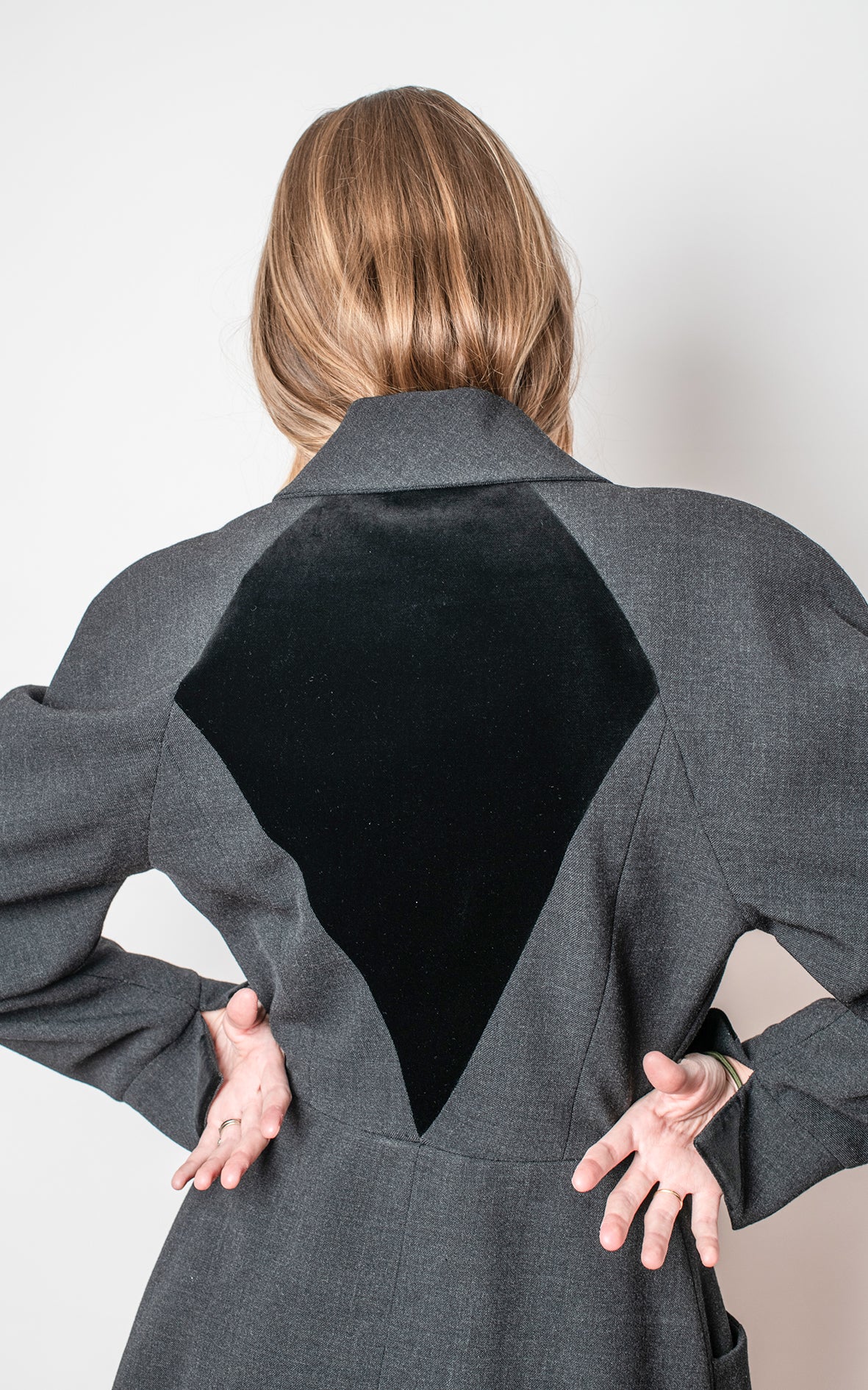 Traje de chaqueta y falda larga negro