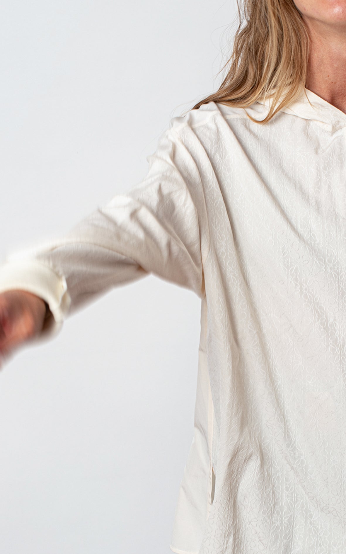 Camisa con capucha anagram