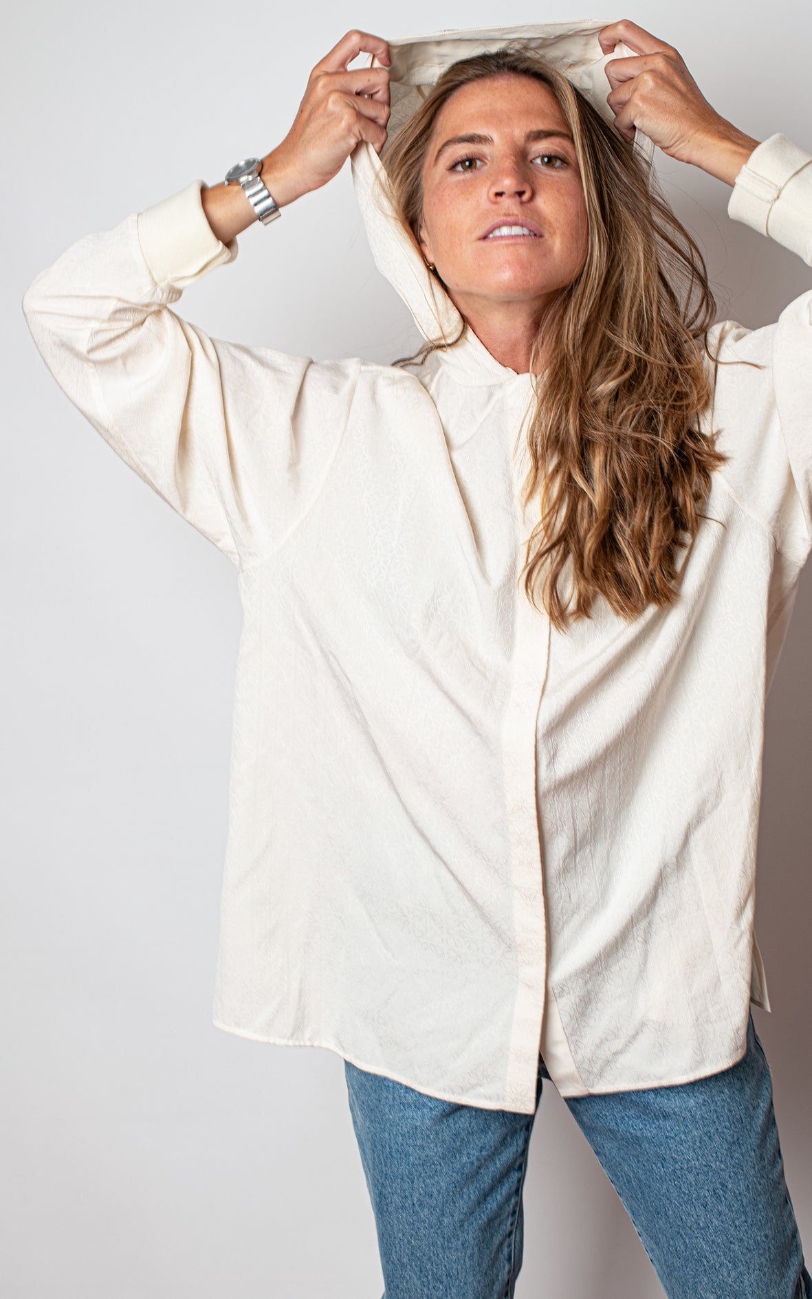 Camisa con capucha anagram