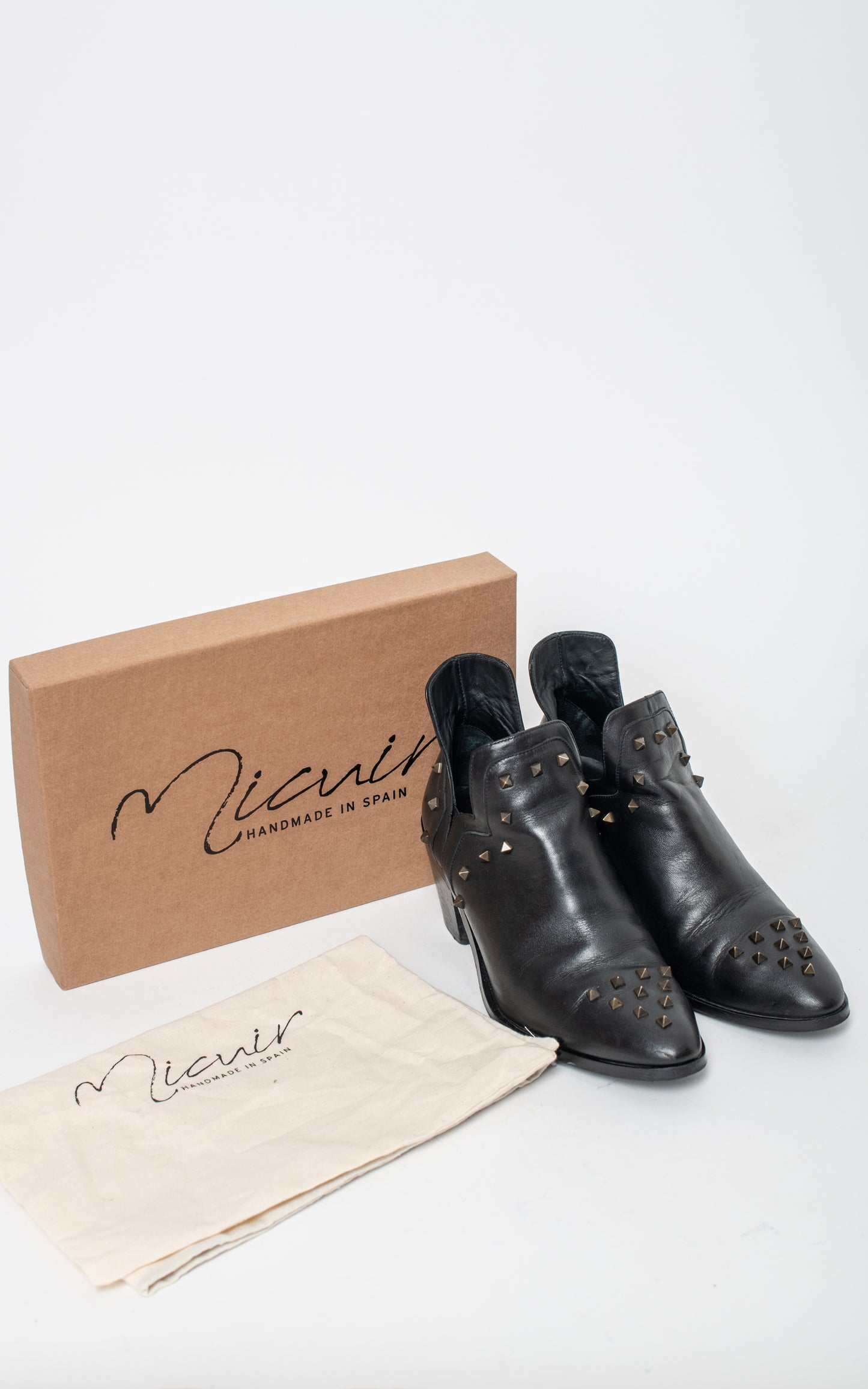 Botas piel con tachuelas