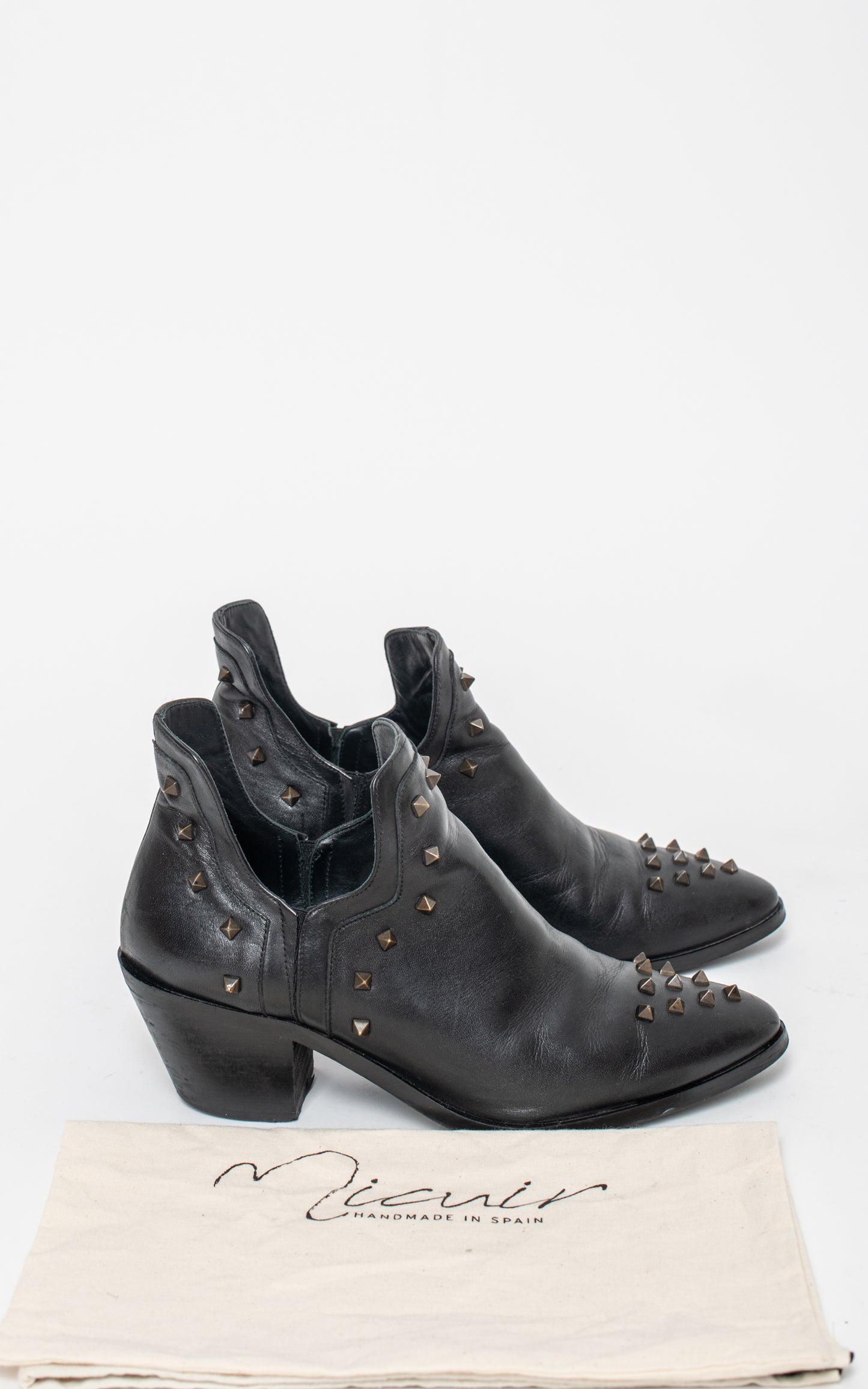 Botas piel con tachuelas