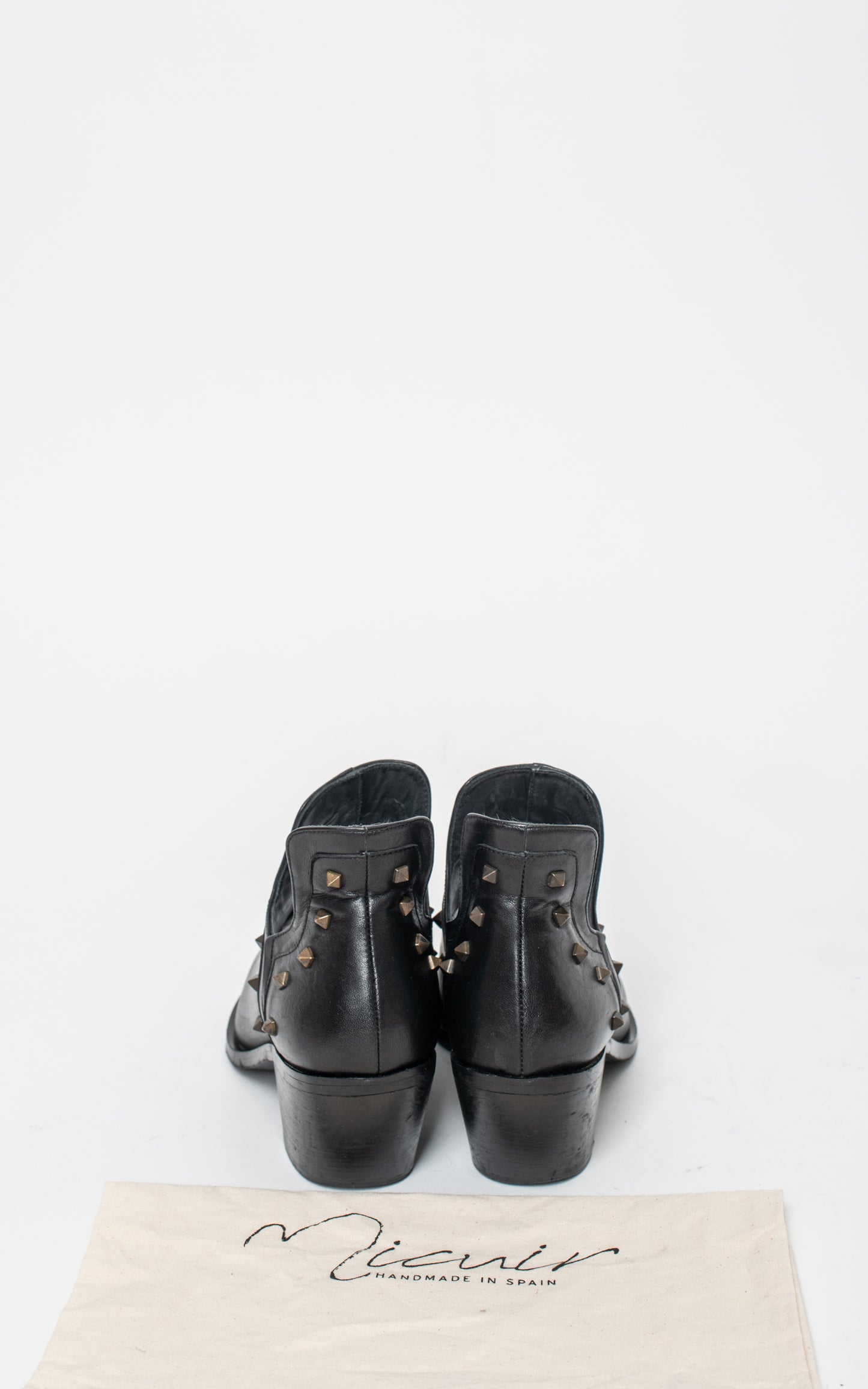 Botas piel con tachuelas