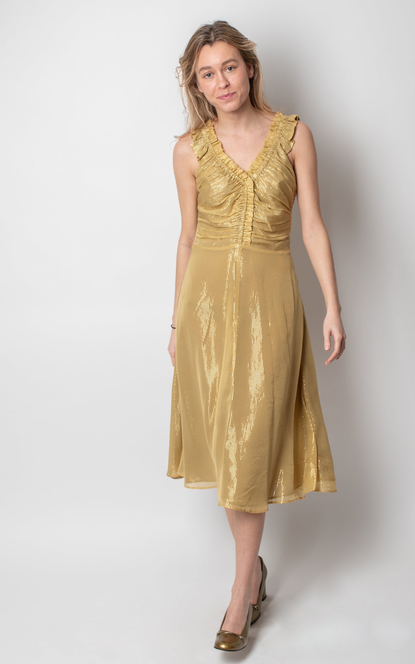 Vestido dorado tirantes fruncidos