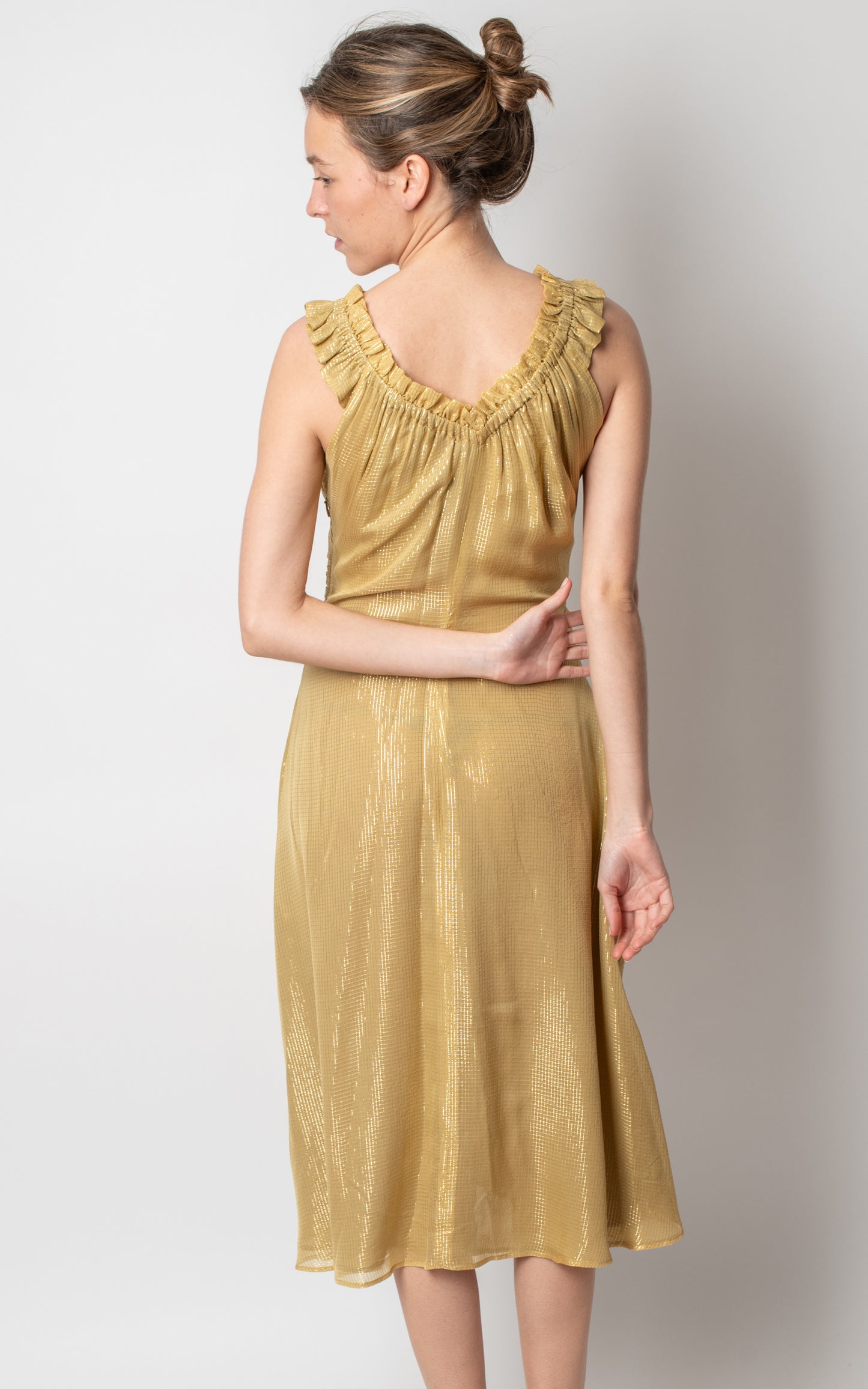 Vestido dorado tirantes fruncidos