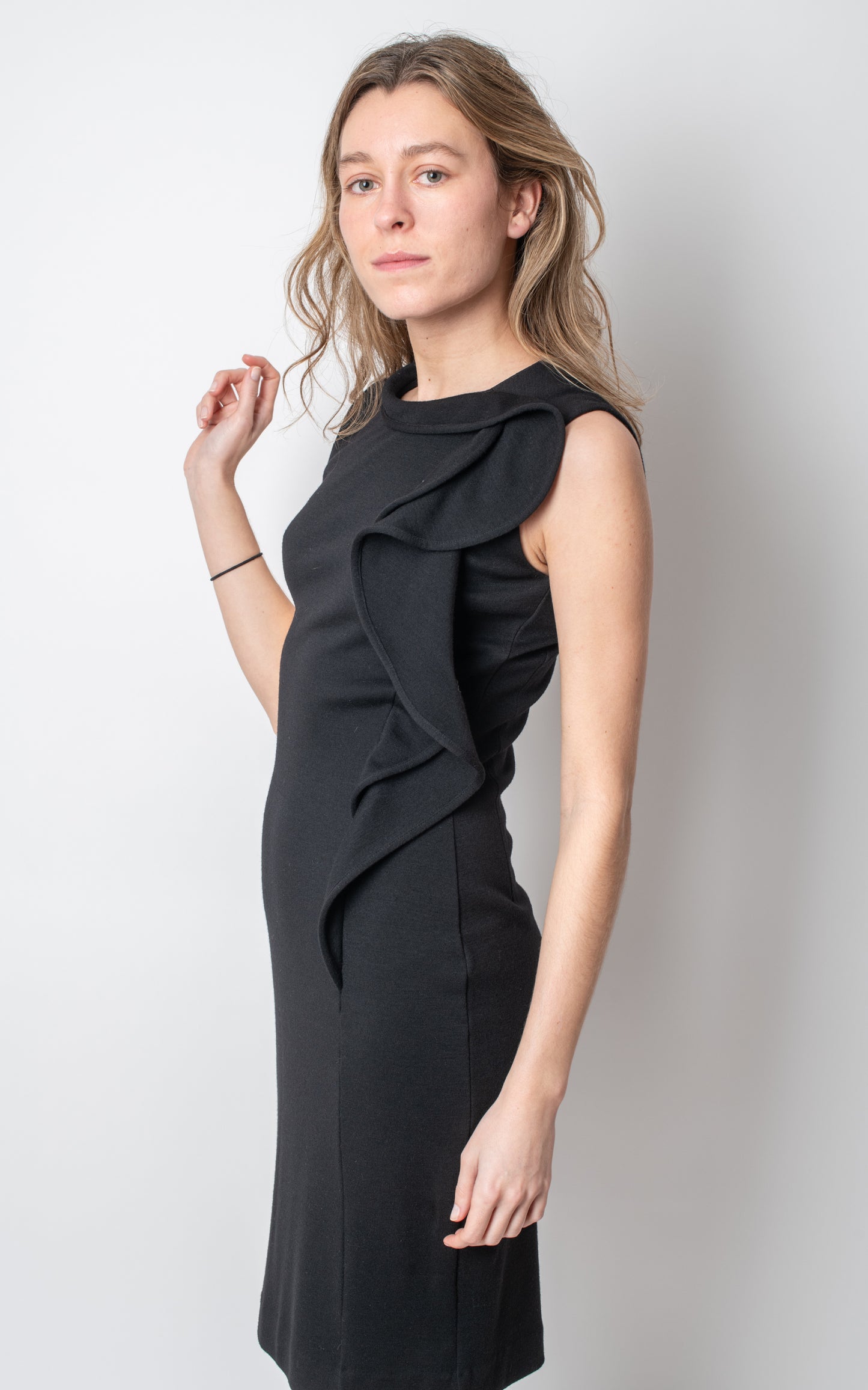 Vestido negro volante lana