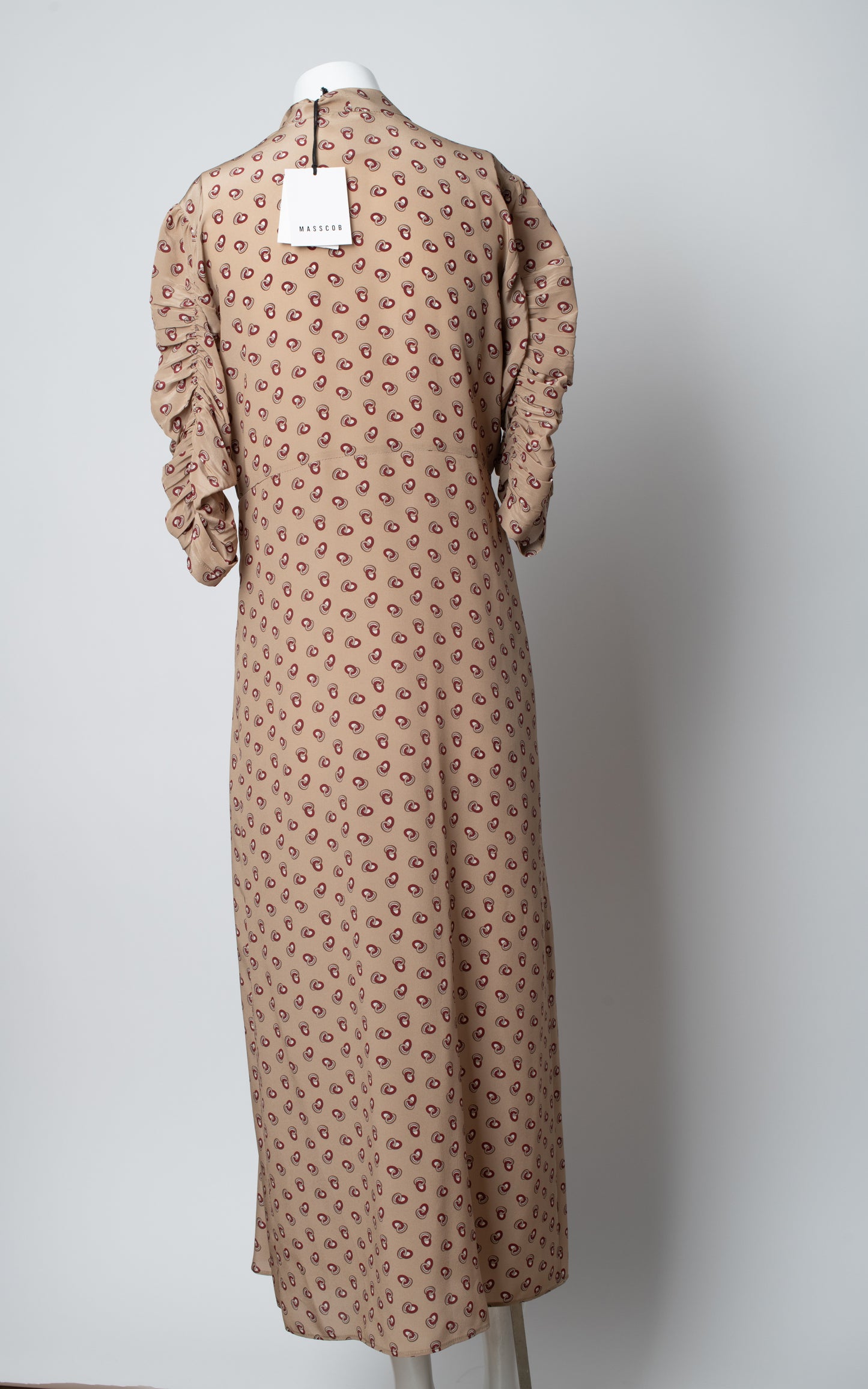 Vestido beige con flores granate