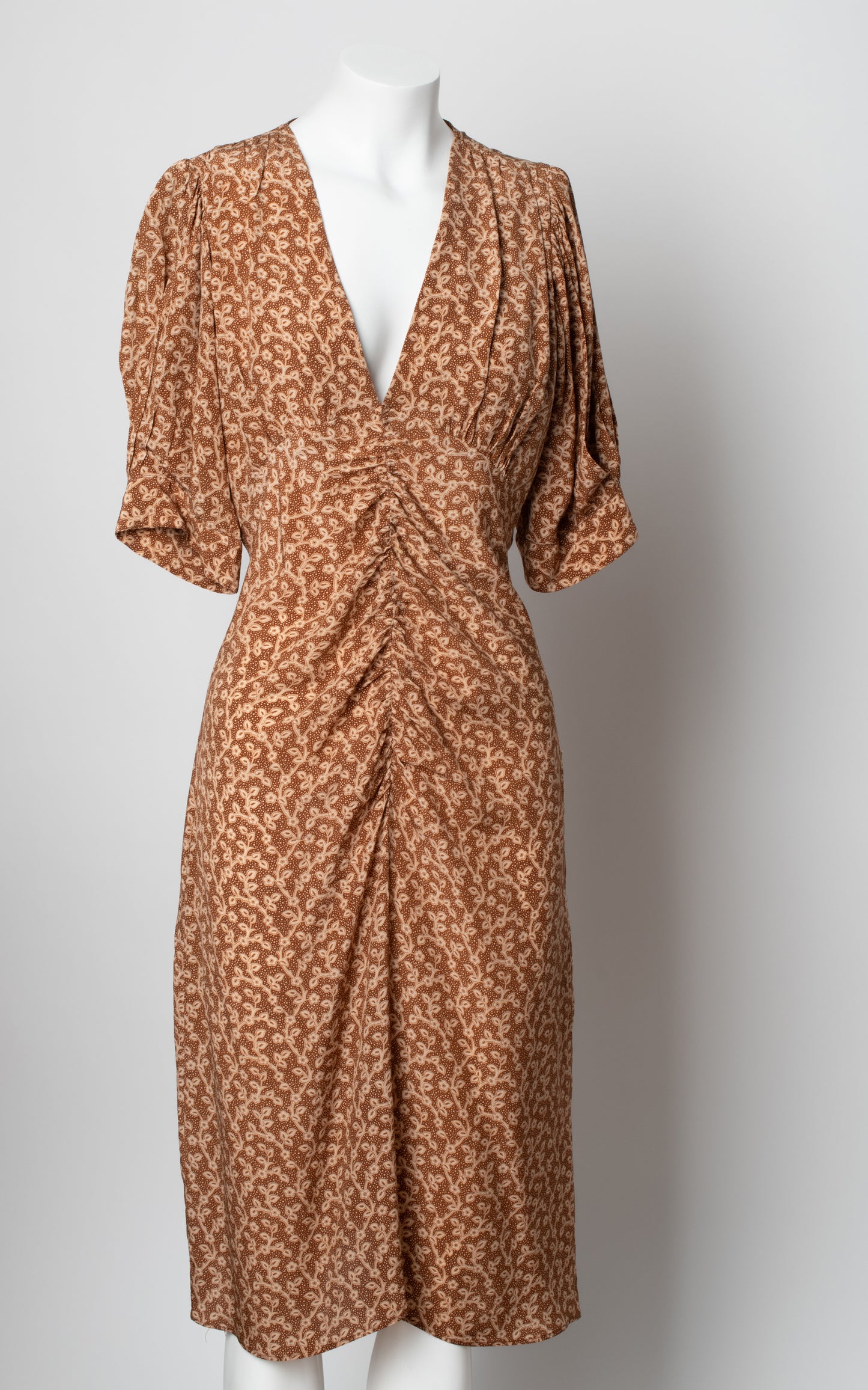 Vestido midi marron con flores seda