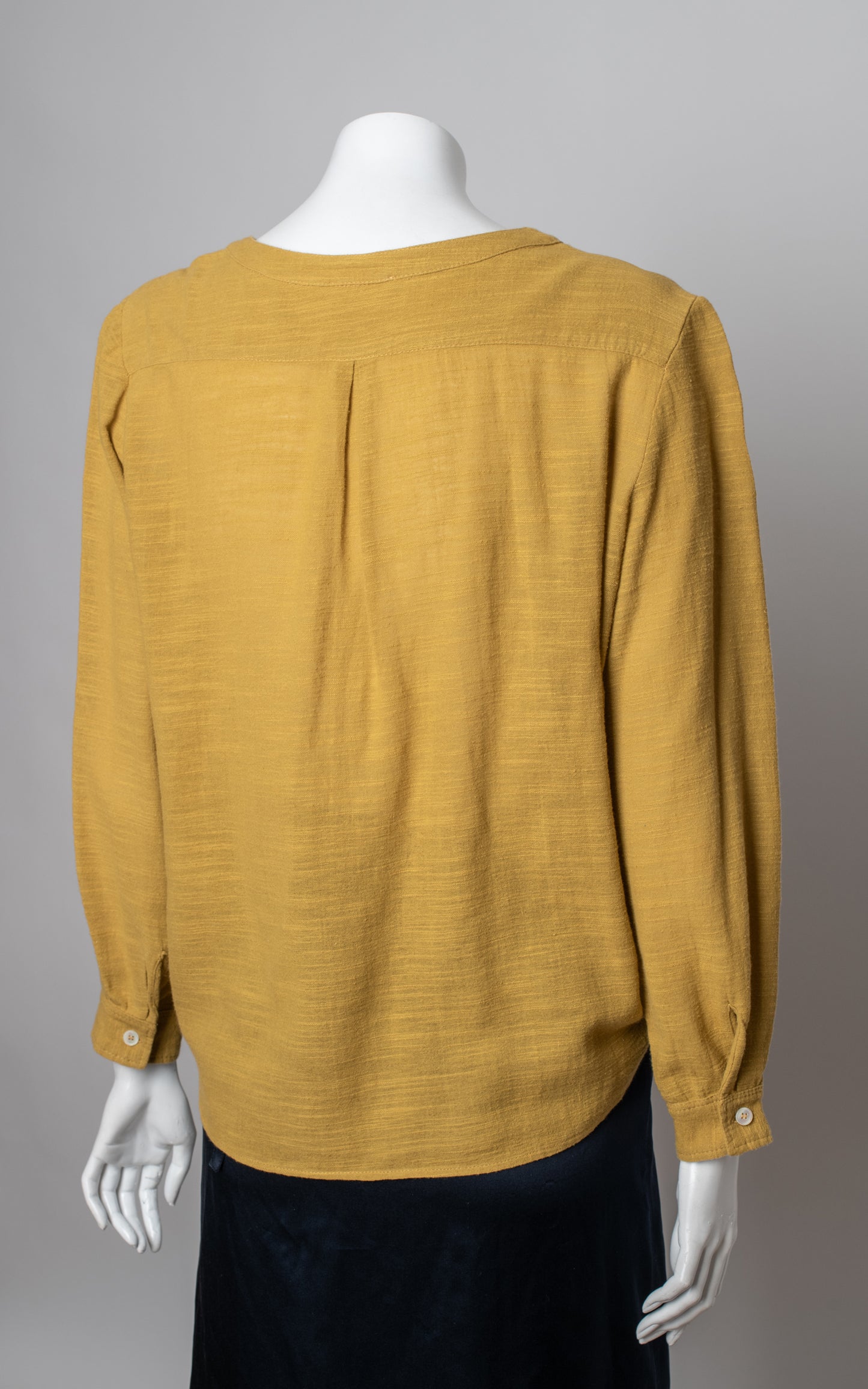Camisa amarilla mostaza rústica
