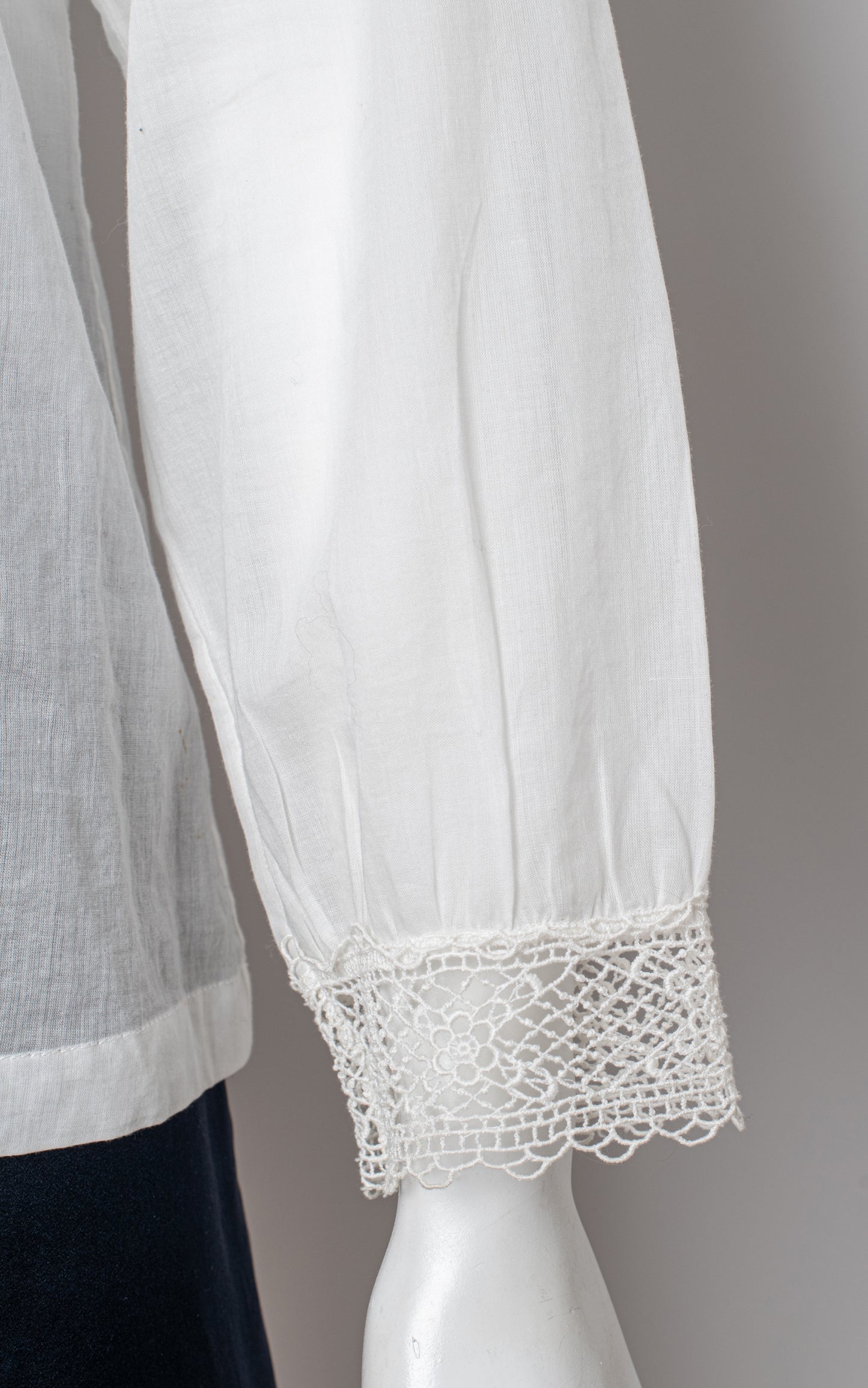 Camisa blanca chorreras
