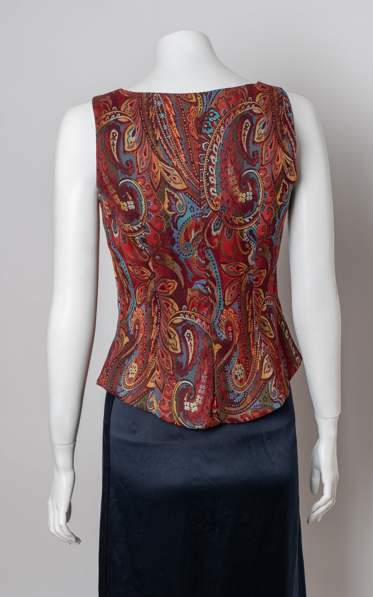 Chaqueta y cuerpo rojo y amebas