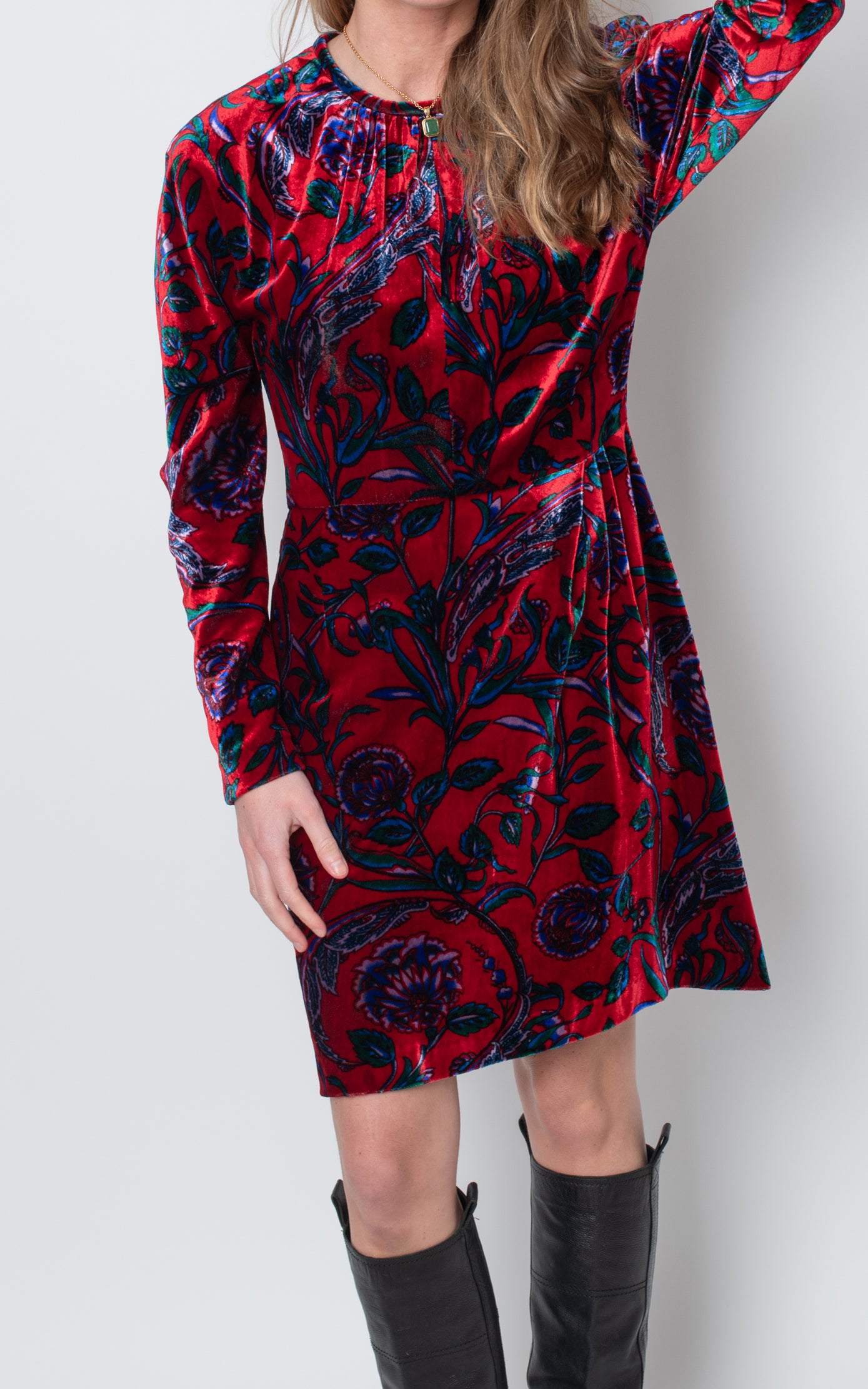Traje terciopelo flores rojo y azul