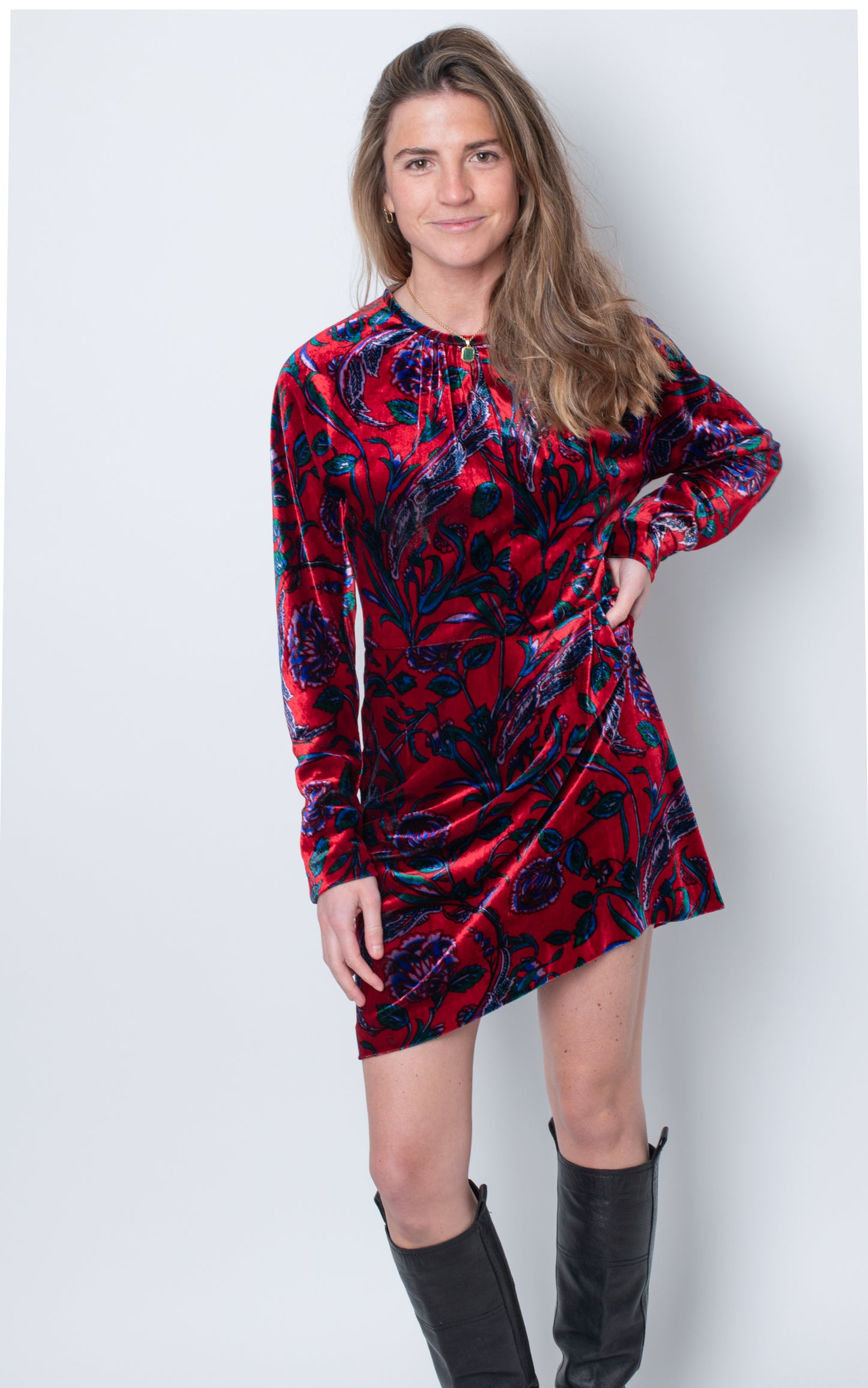 Traje terciopelo flores rojo y azul
