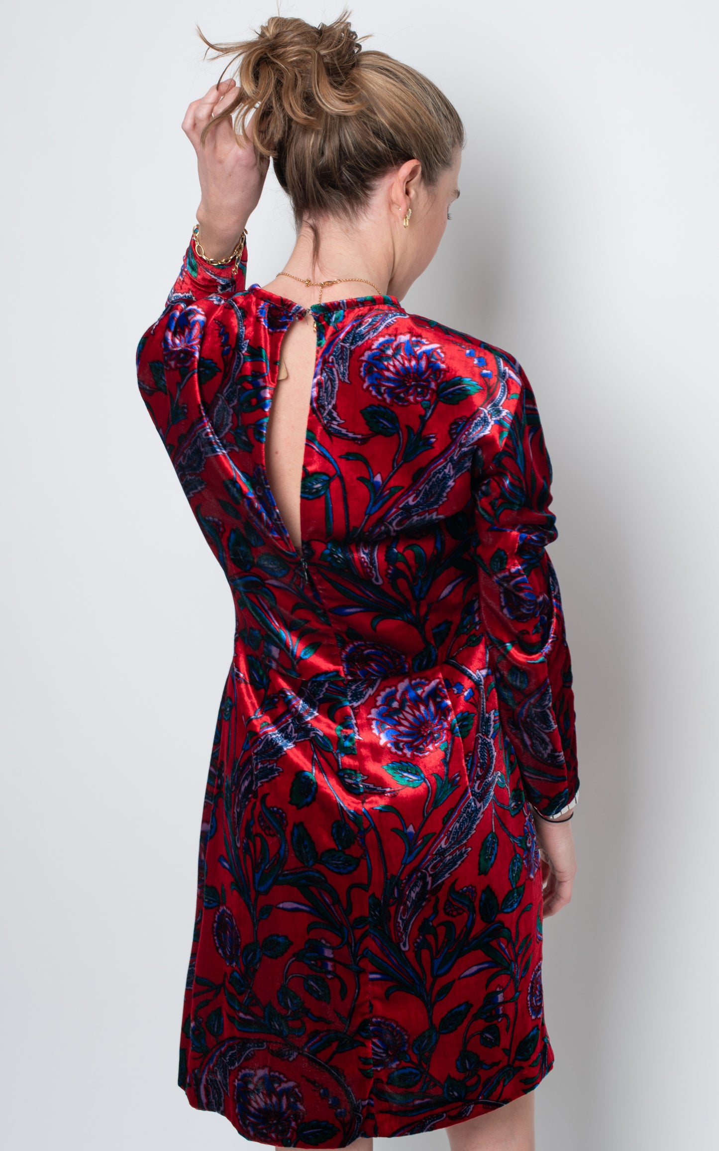 Traje terciopelo flores rojo y azul