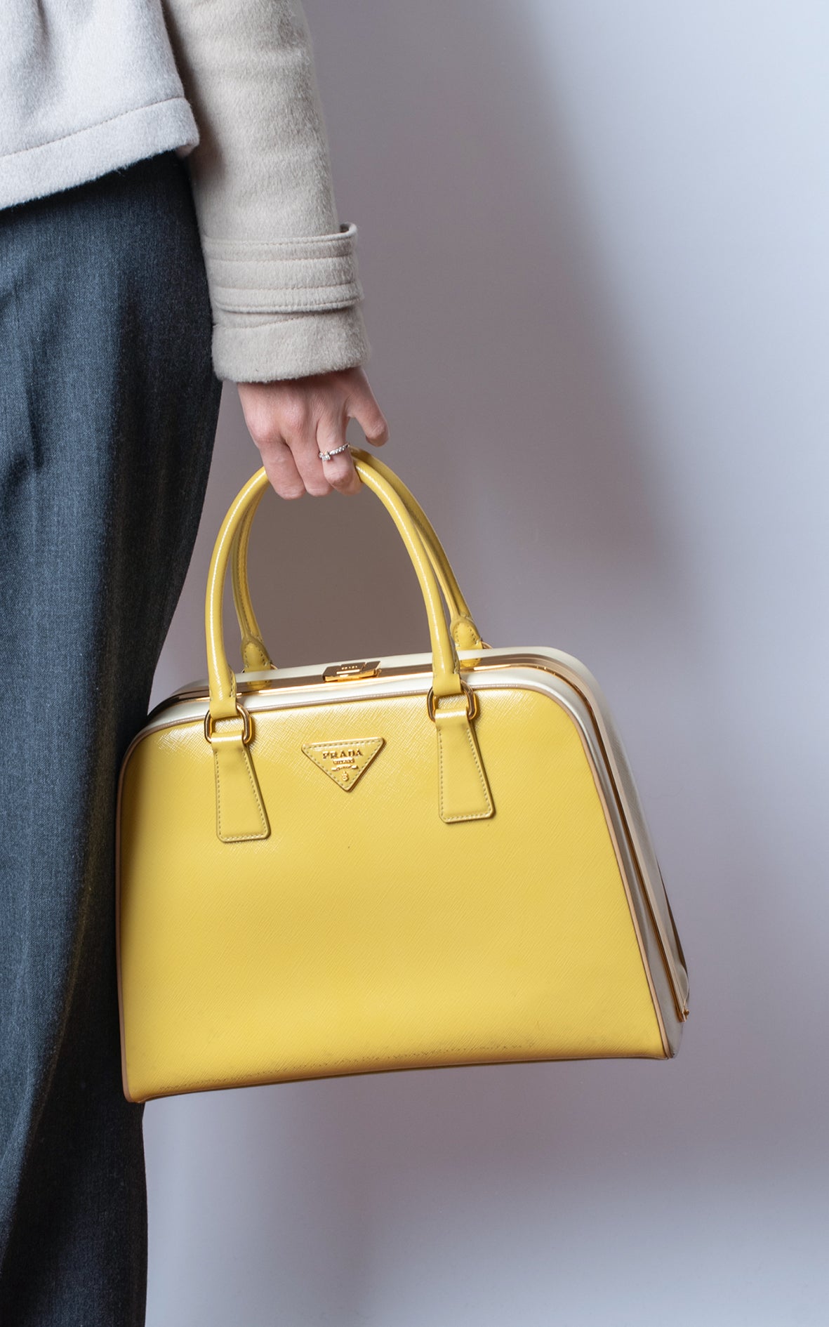 Prada Bolso Pyramid Saffiano Amarillo