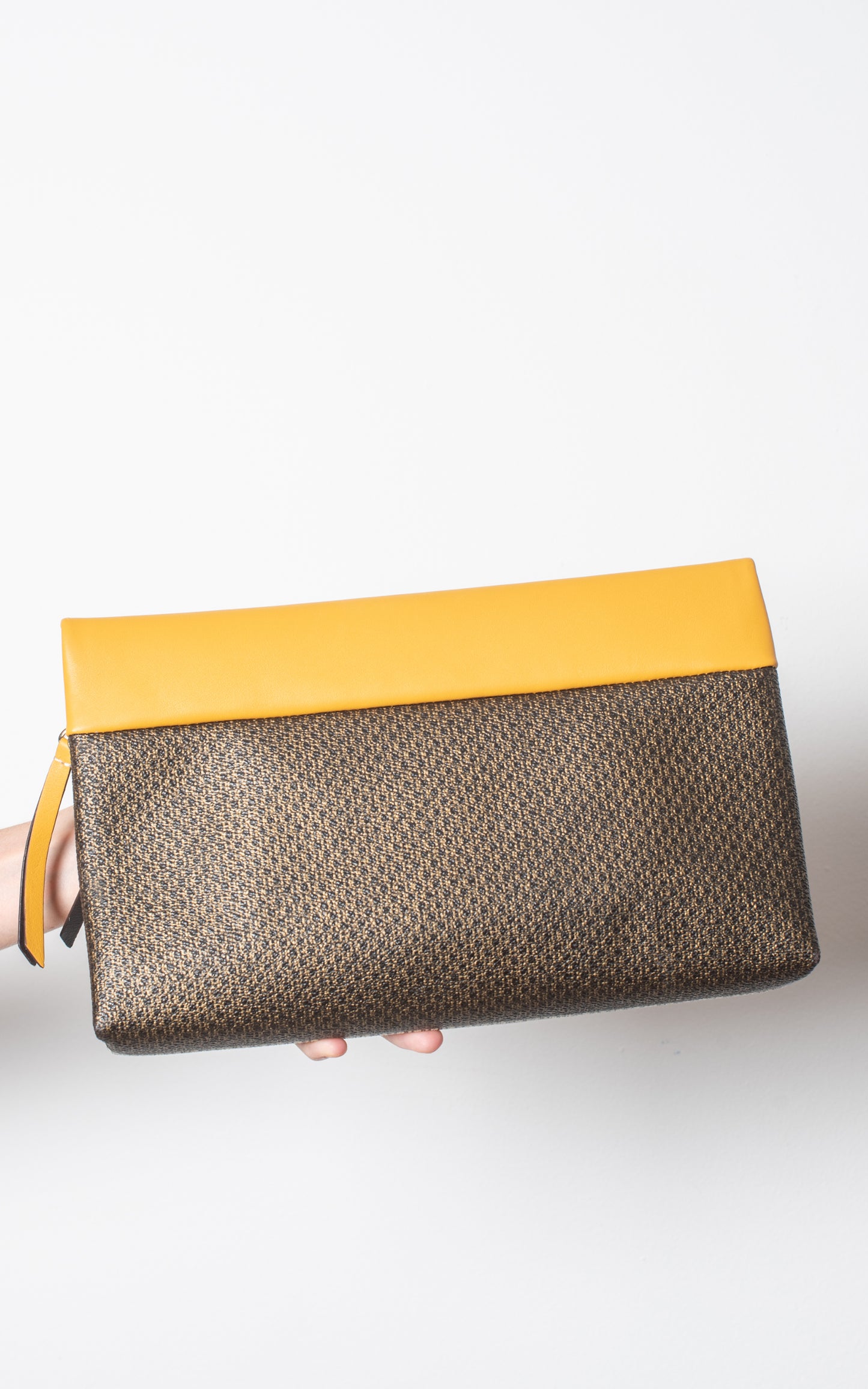 Bolso cluch con asa